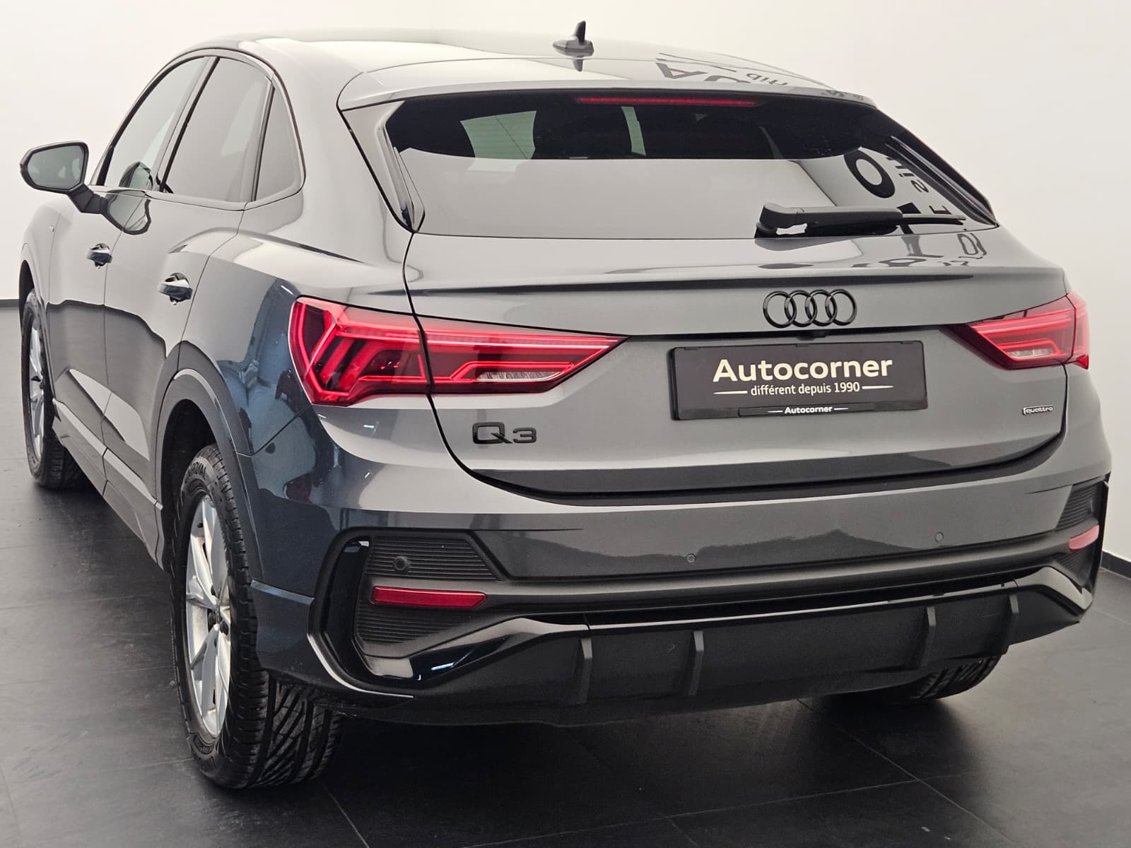 AUDI Q3 Sportback 40 TFSI S line quattro S-tronic-image-8