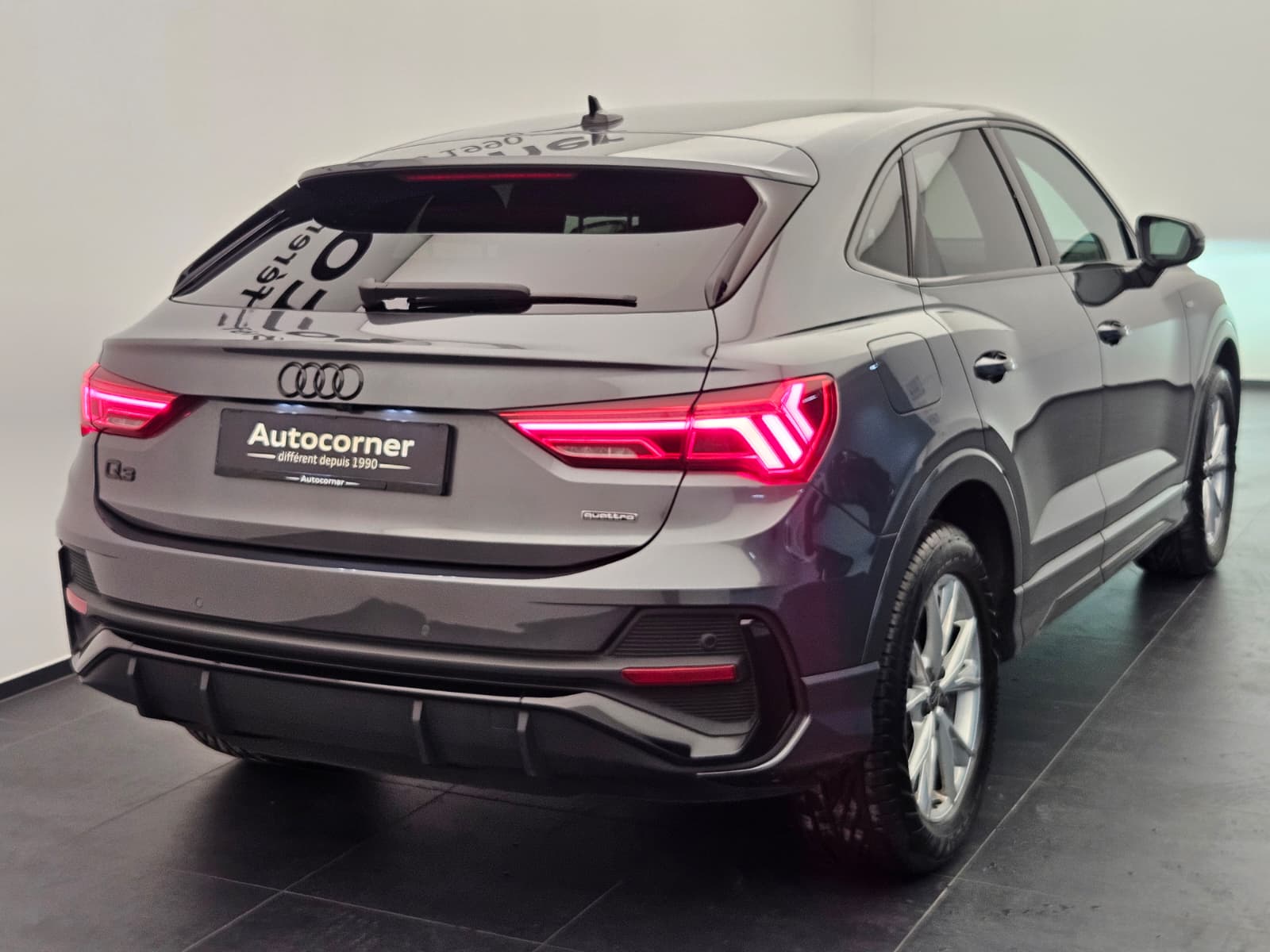 AUDI Q3 Sportback 40 TFSI S line quattro S-tronic-image-6