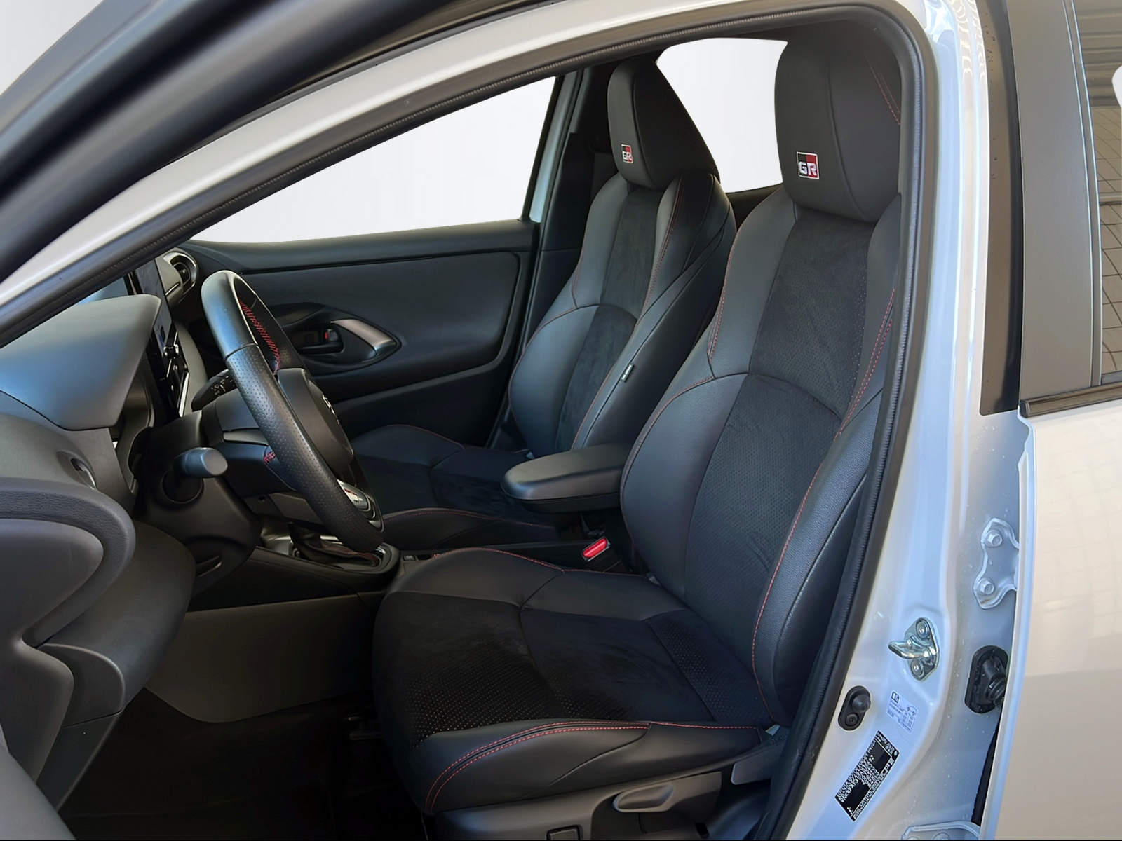 TOYOTA Yaris 1.5 VVT-i HSD GR Sport-image-14