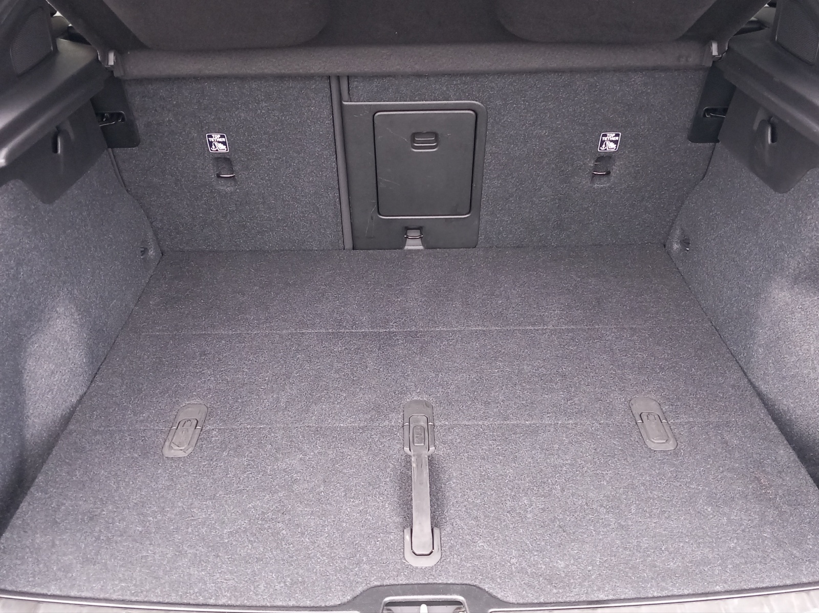 VOLVO C40 P8 Twin Recharge Ultimate AWD-image-24