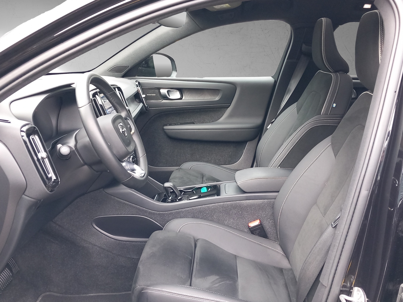 VOLVO C40 P8 Twin Recharge Ultimate AWD-image-11