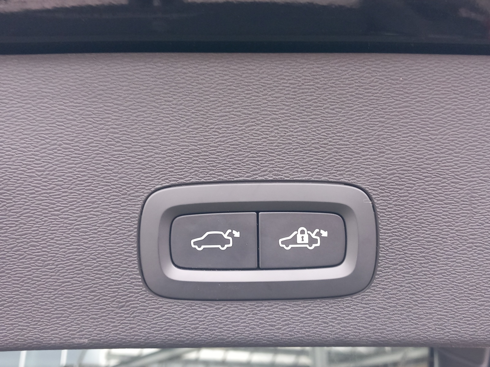 VOLVO C40 P8 Twin Recharge Ultimate AWD-image-25