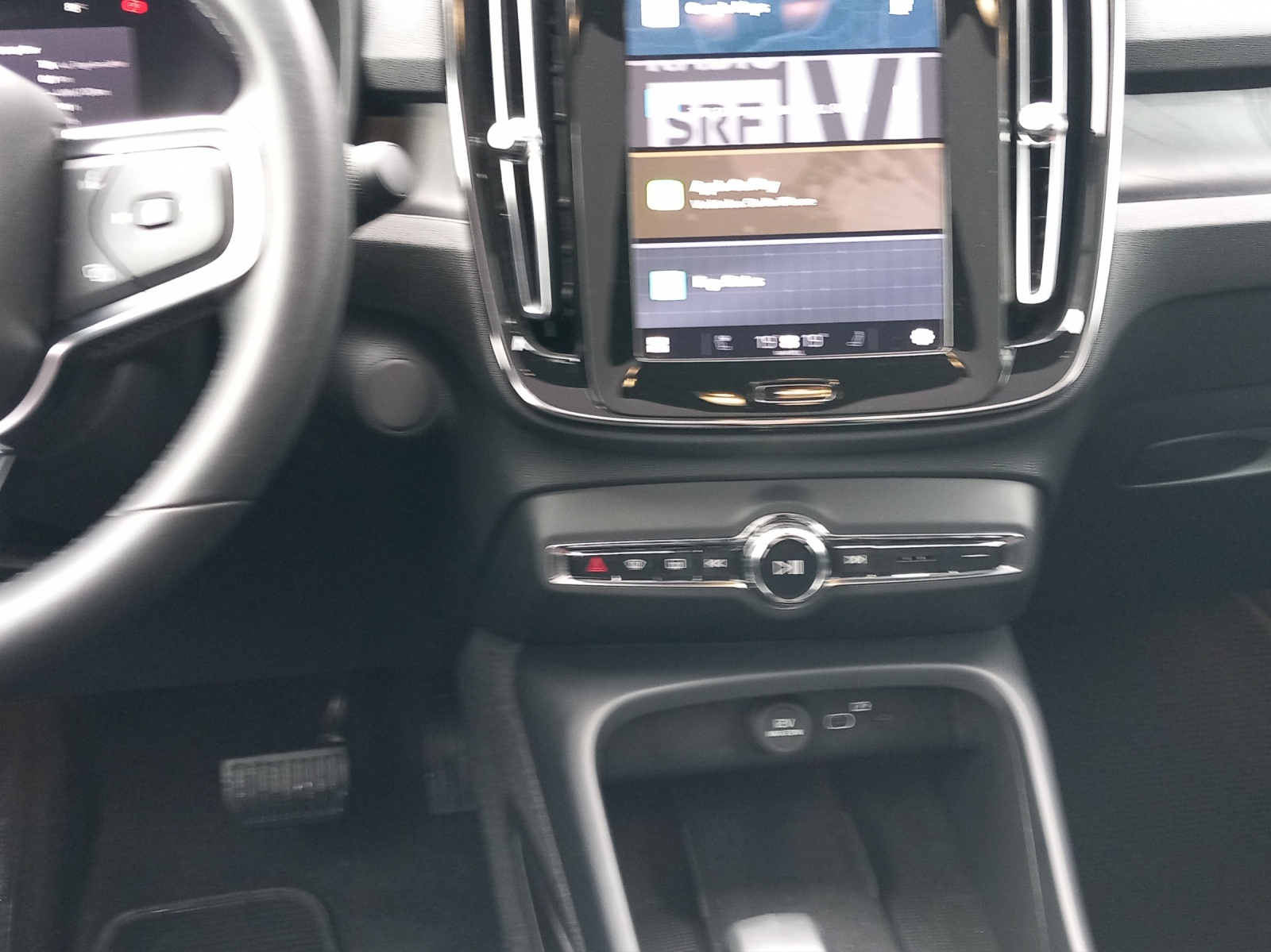 VOLVO C40 P8 Twin Recharge Ultimate AWD-image-17