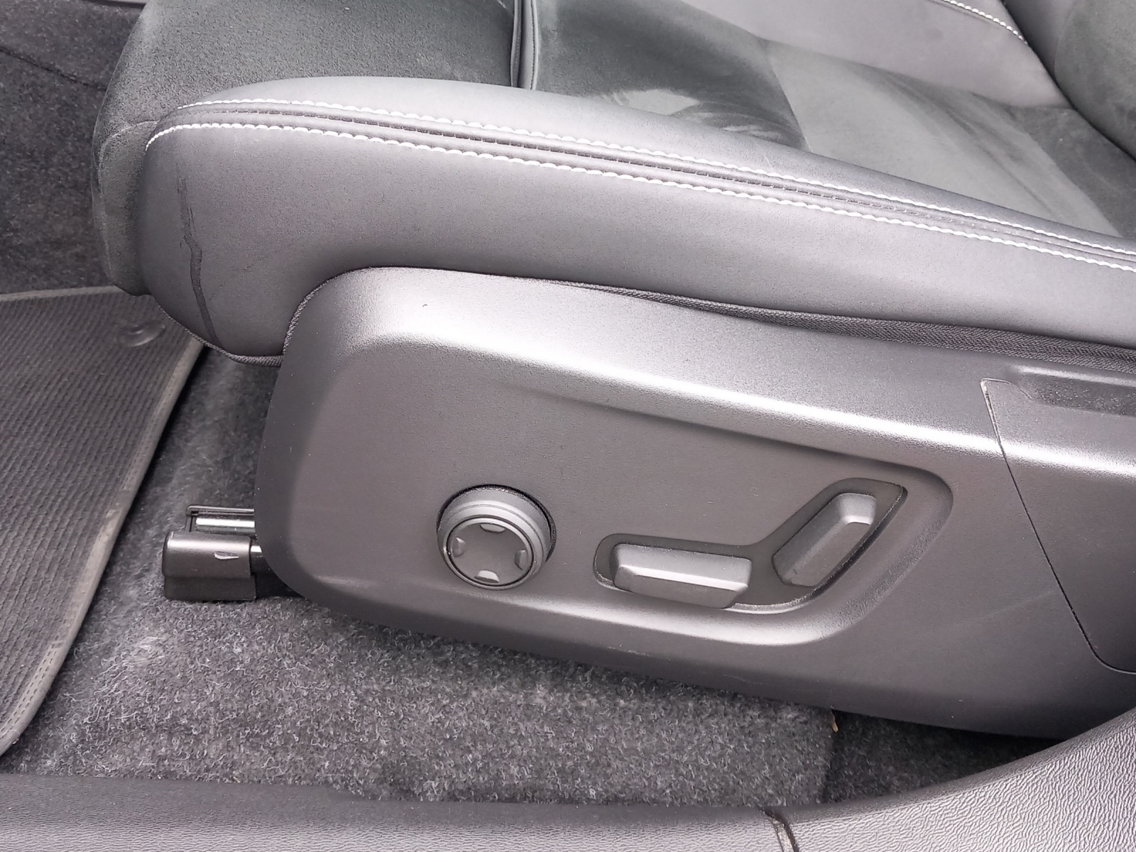 VOLVO C40 P8 Twin Recharge Ultimate AWD-image-23