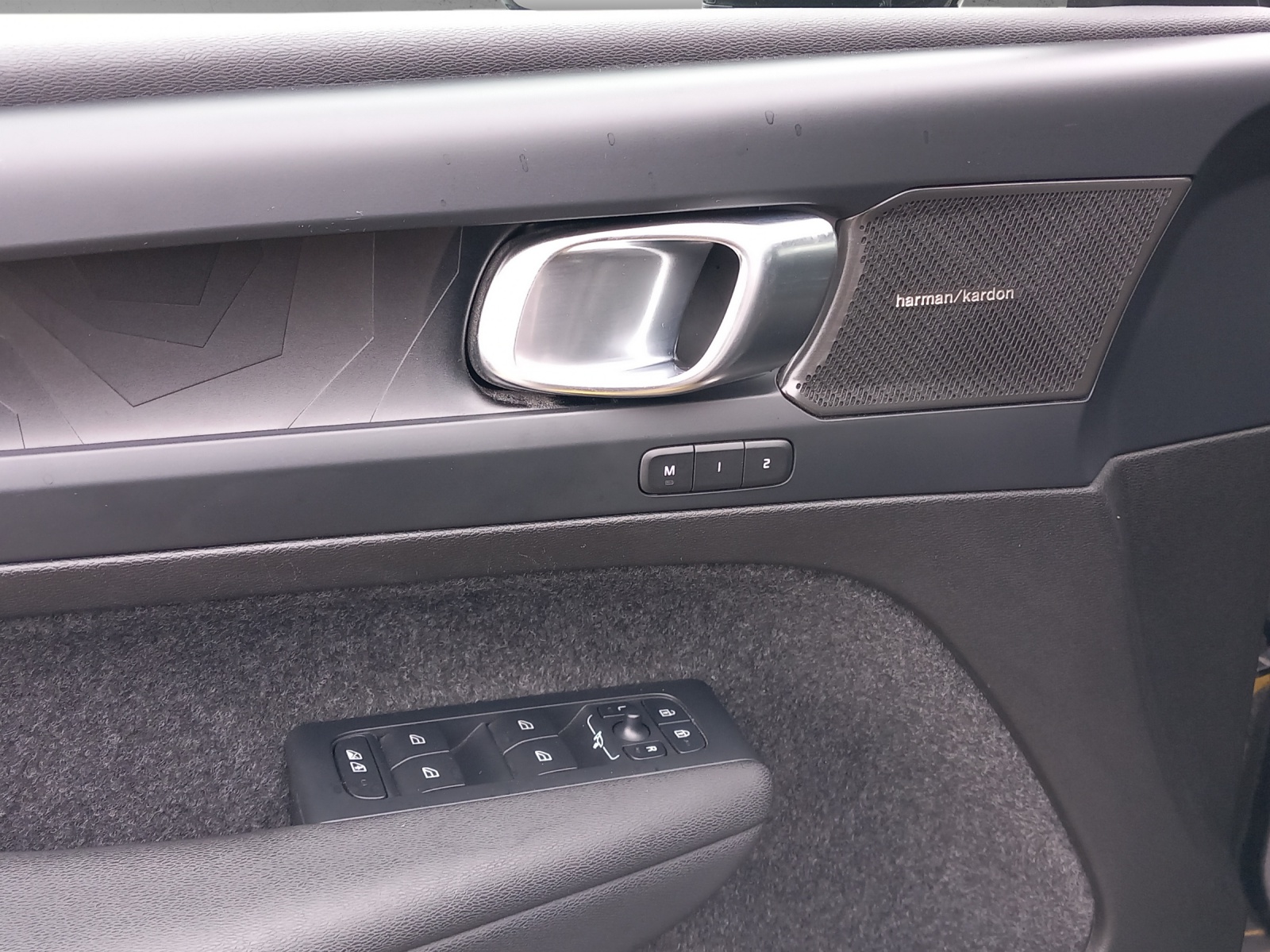 VOLVO C40 P8 Twin Recharge Ultimate AWD-image-13