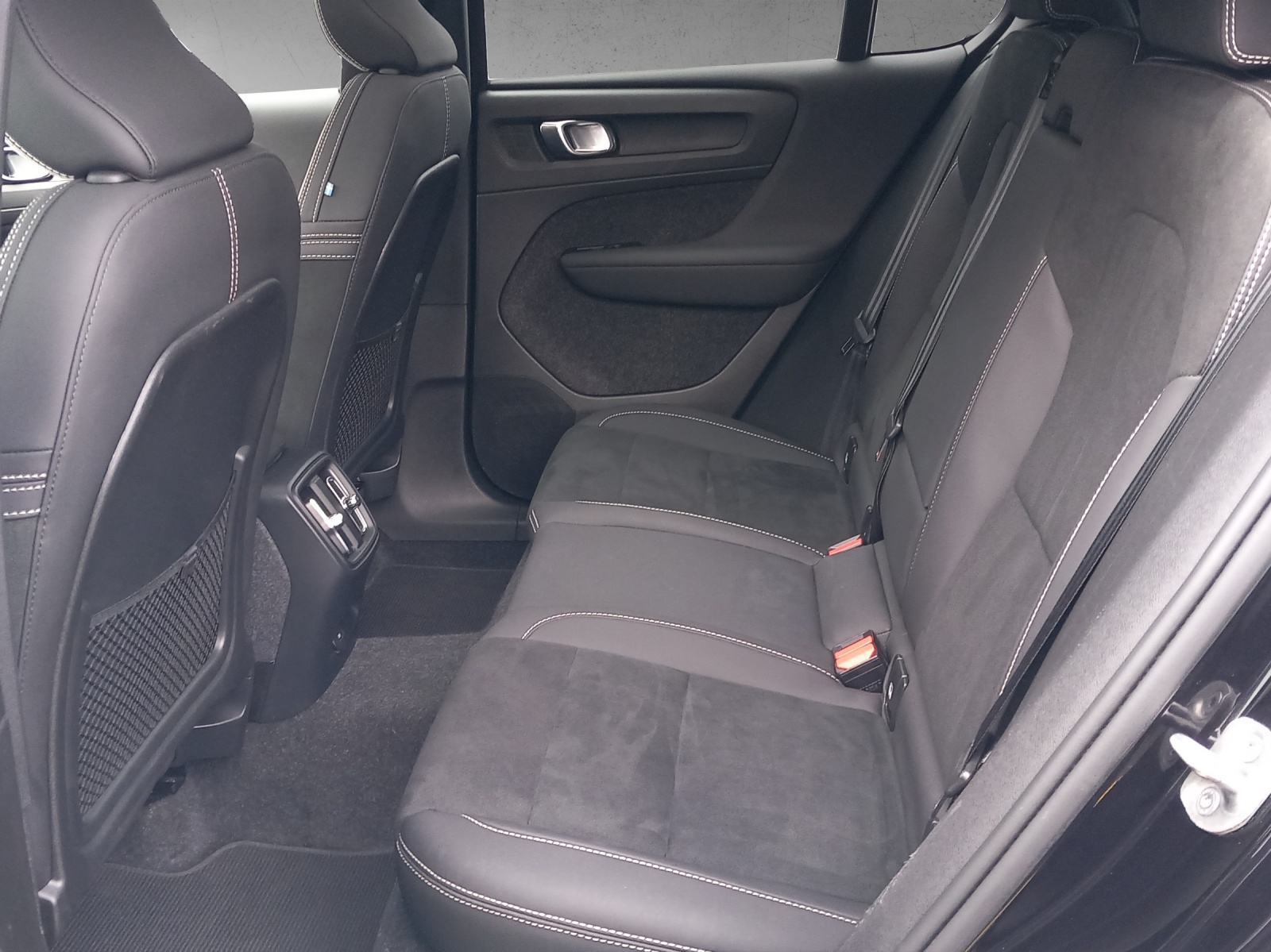 VOLVO C40 P8 Twin Recharge Ultimate AWD-image-12