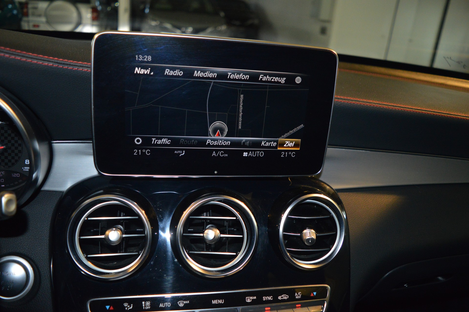 MERCEDES-BENZ GLC 43 AMG 4Matic 9G-Tronic-image-18
