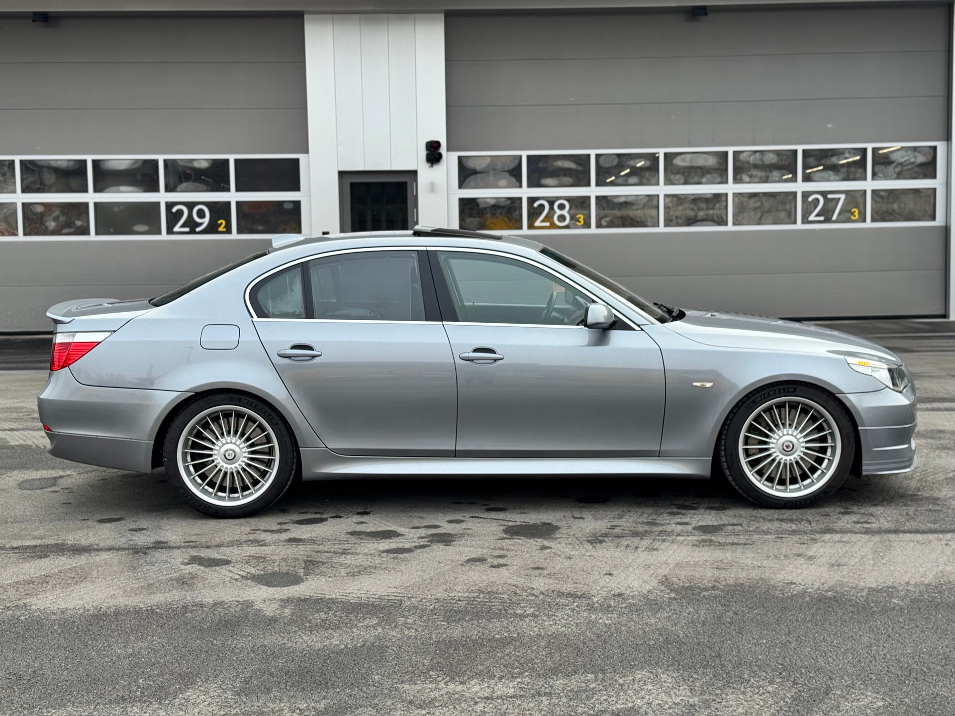BMW-ALPINA B5 4.4 V8-showroom-element-2