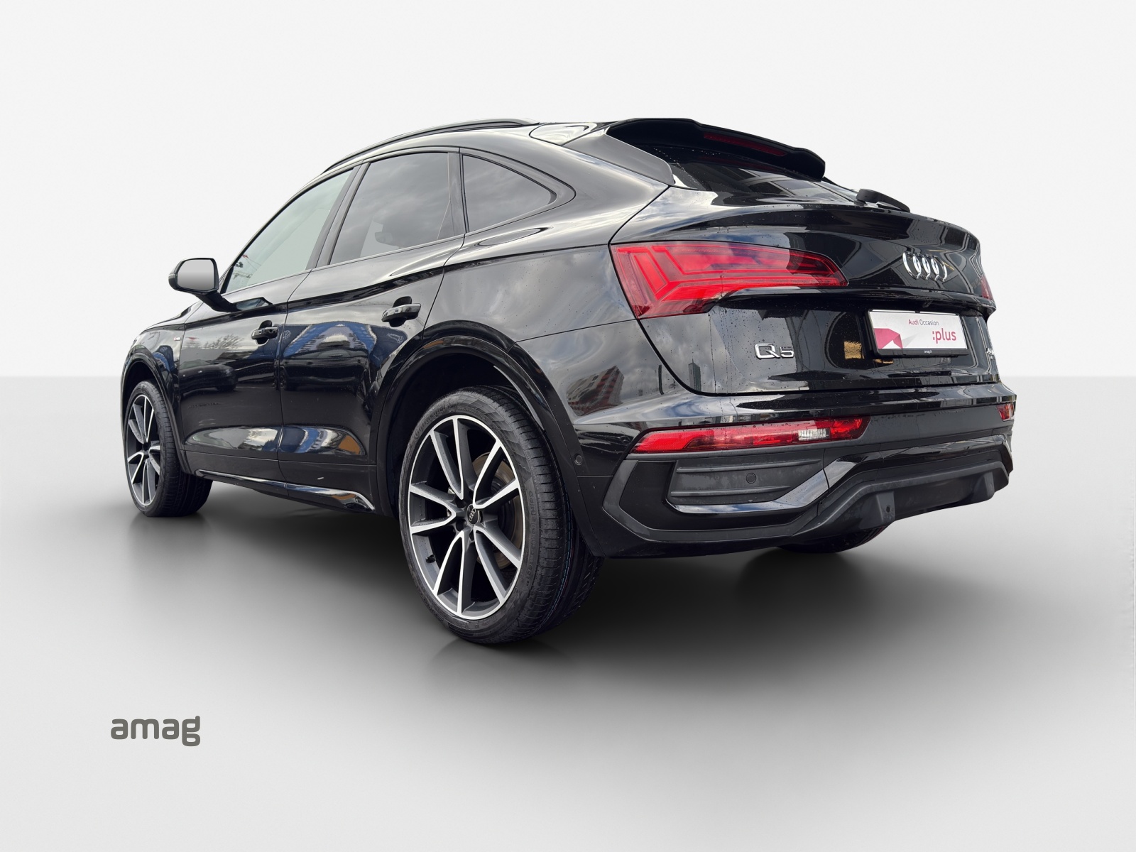AUDI Q5 Sportback 40 TDI Blackedition quattro S-tronic-image-2