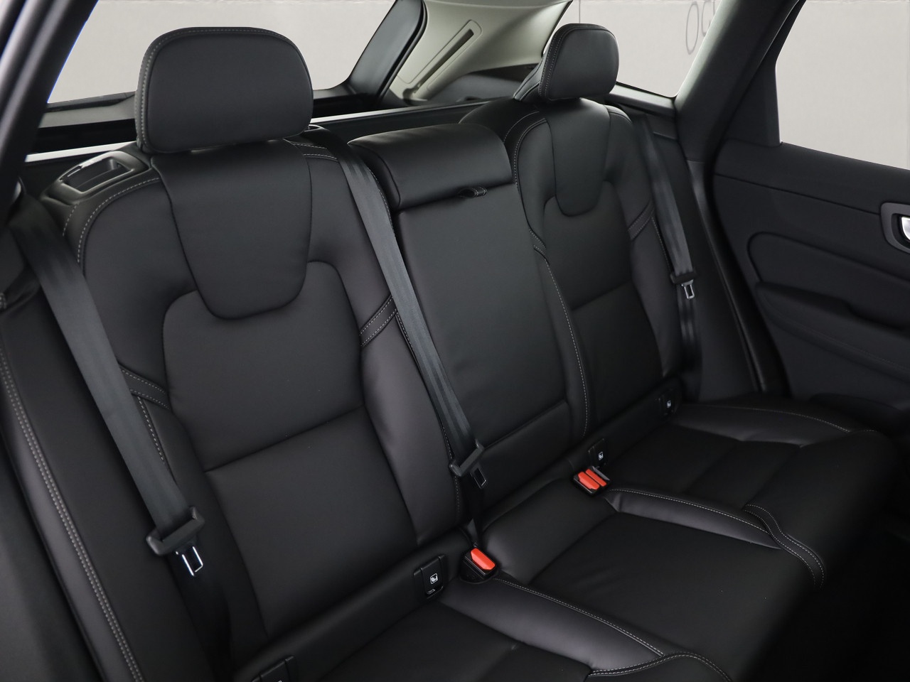 VOLVO XC60 2.0 T8 TE Ultra Dark eAWD-image-7