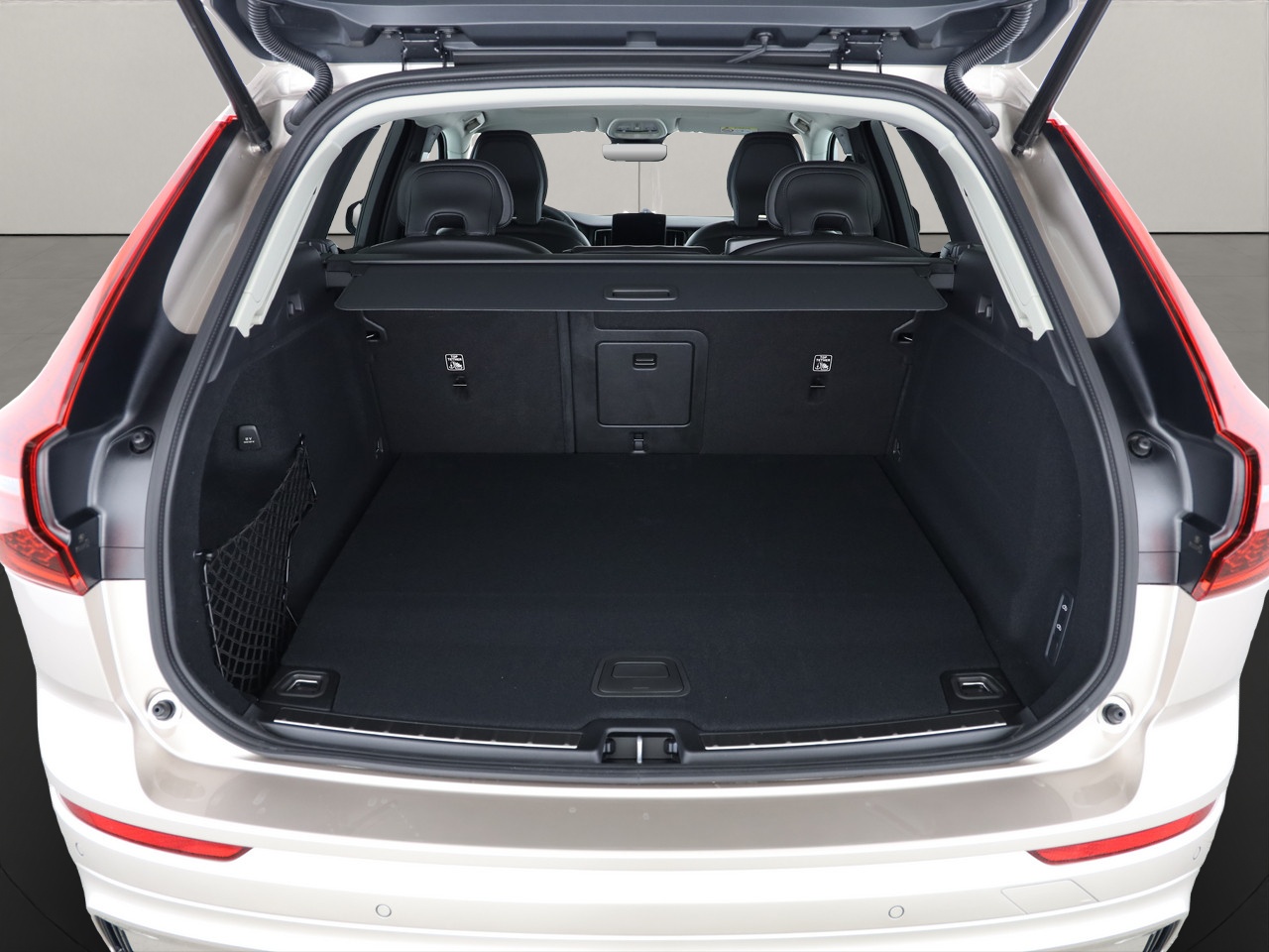 VOLVO XC60 2.0 T8 TE Ultra Dark eAWD-image-4