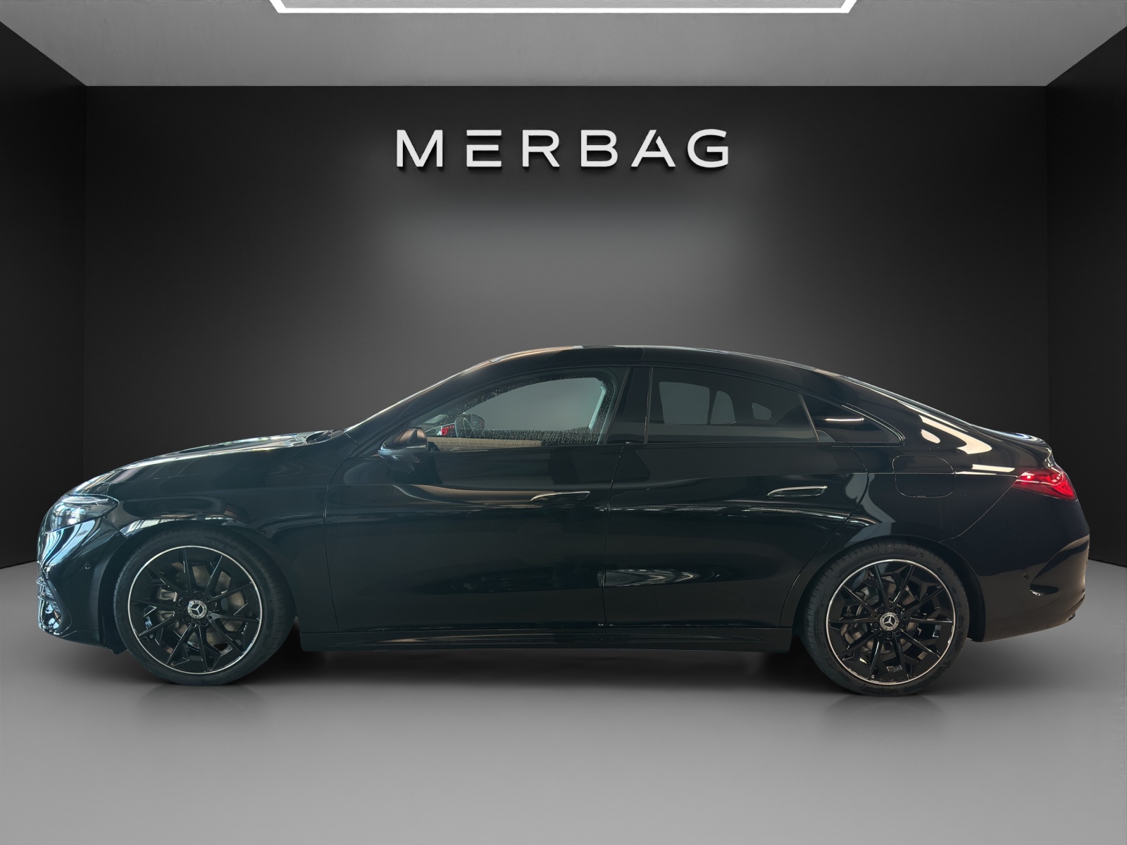 MERCEDES-BENZ CLA 220 8G-DCT 4Matic AMG Line-image-2