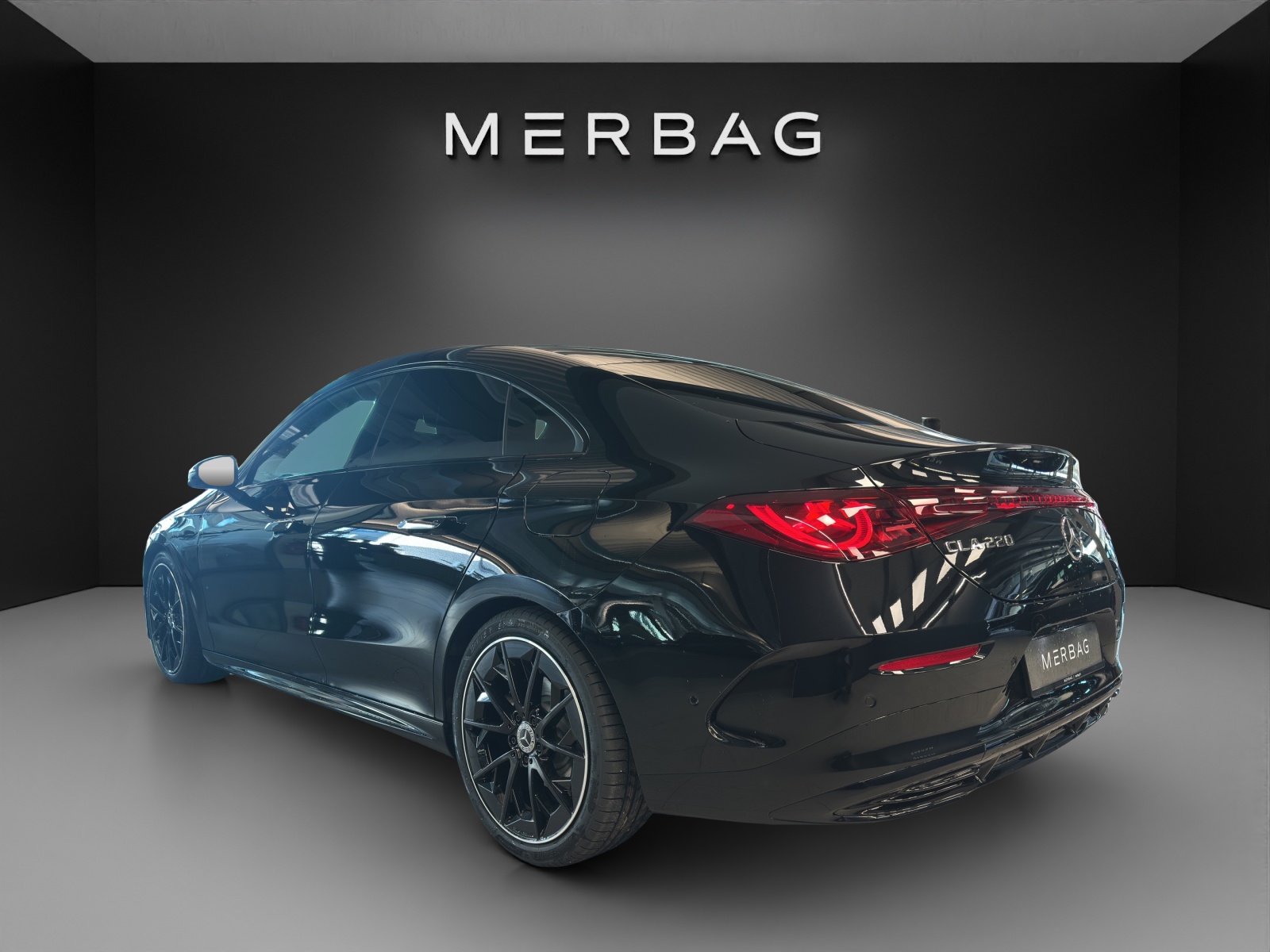 MERCEDES-BENZ CLA 220 8G-DCT 4Matic AMG Line-image-3