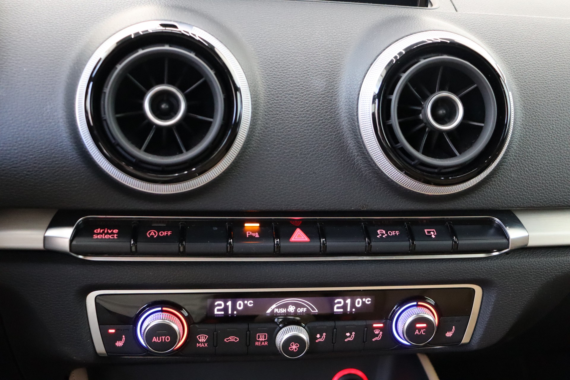 AUDI S3 Sportback 2.0 TFSI quattro S-tronic-image-20