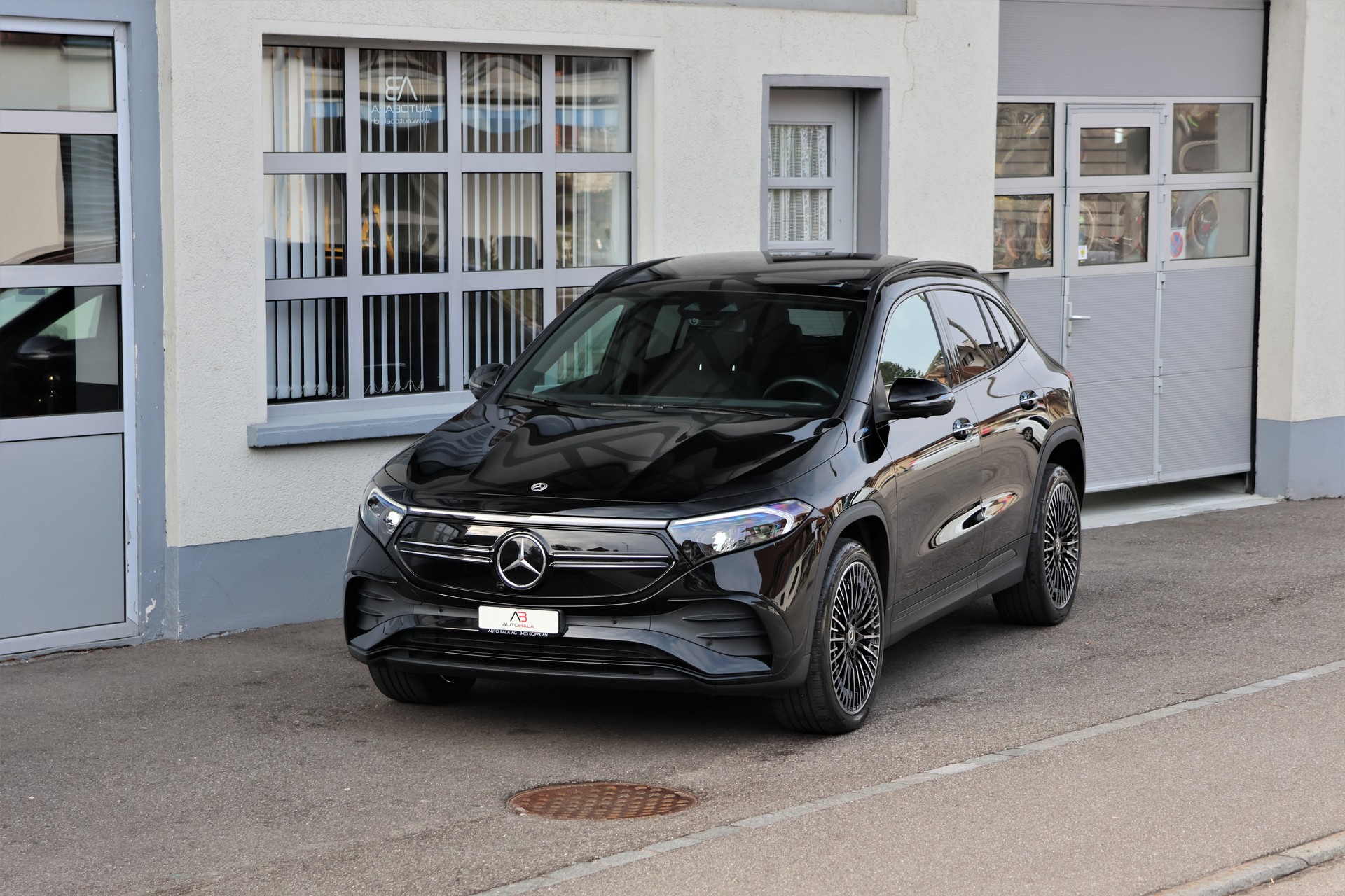 MERCEDES-BENZ EQA 300 AMG Line 4Matic (CH)-image-0