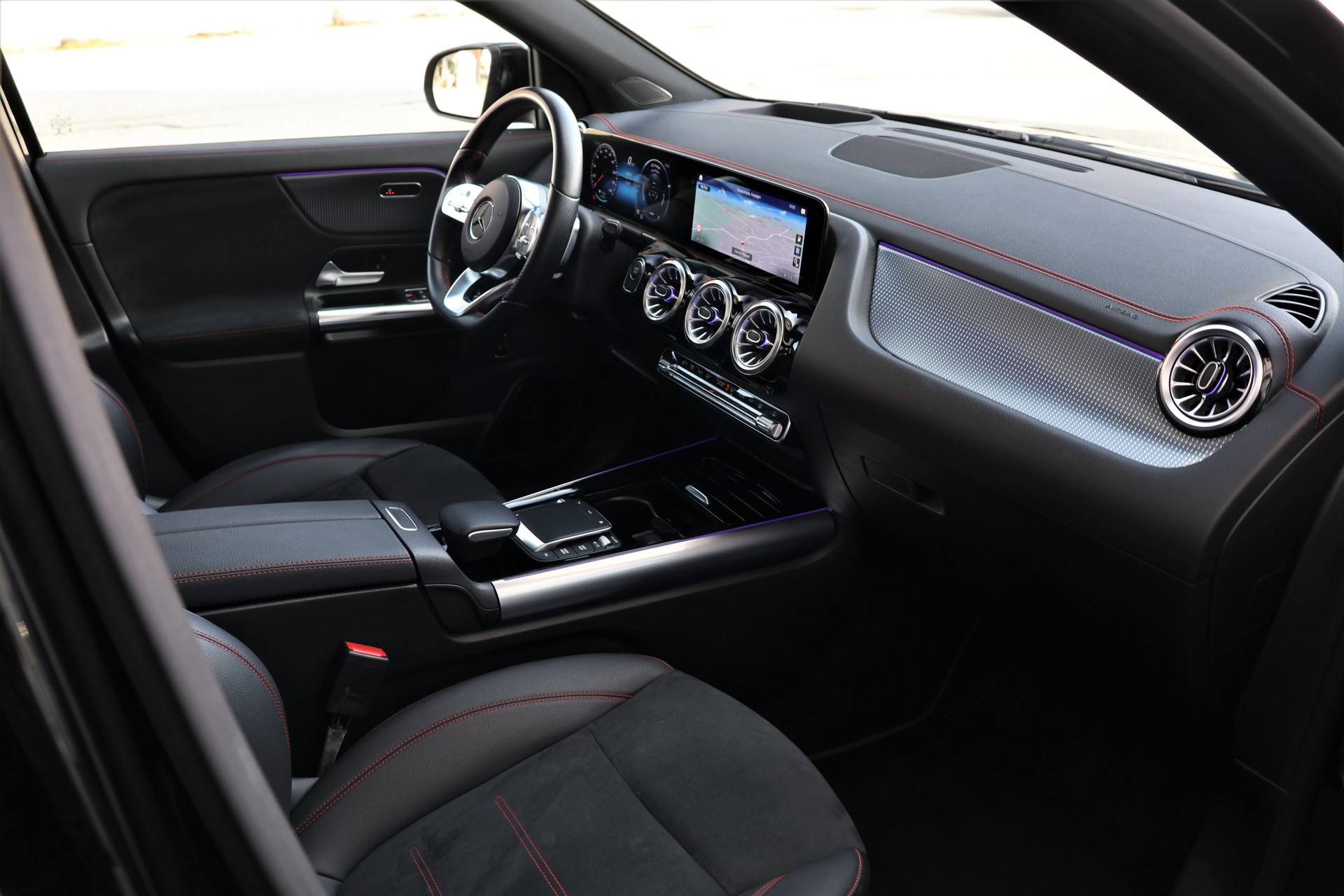 MERCEDES-BENZ EQA 300 AMG Line 4Matic (CH)-image-18