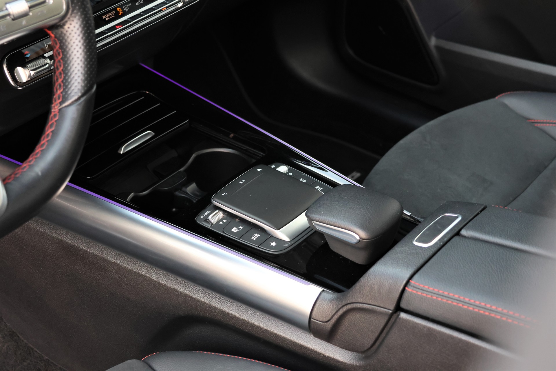 MERCEDES-BENZ EQA 300 AMG Line 4Matic (CH)-image-11