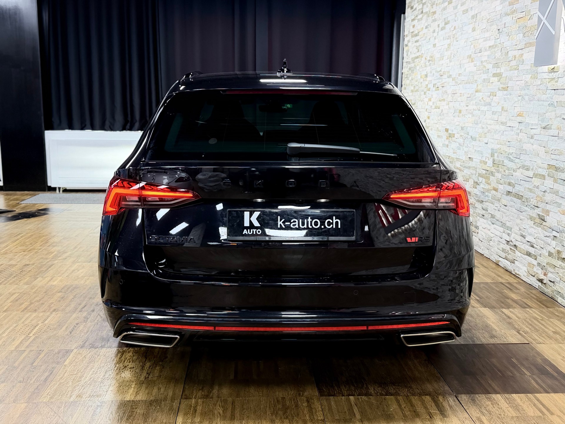 SKODA Octavia Combi 2.0 TSI DSG RS-image-3