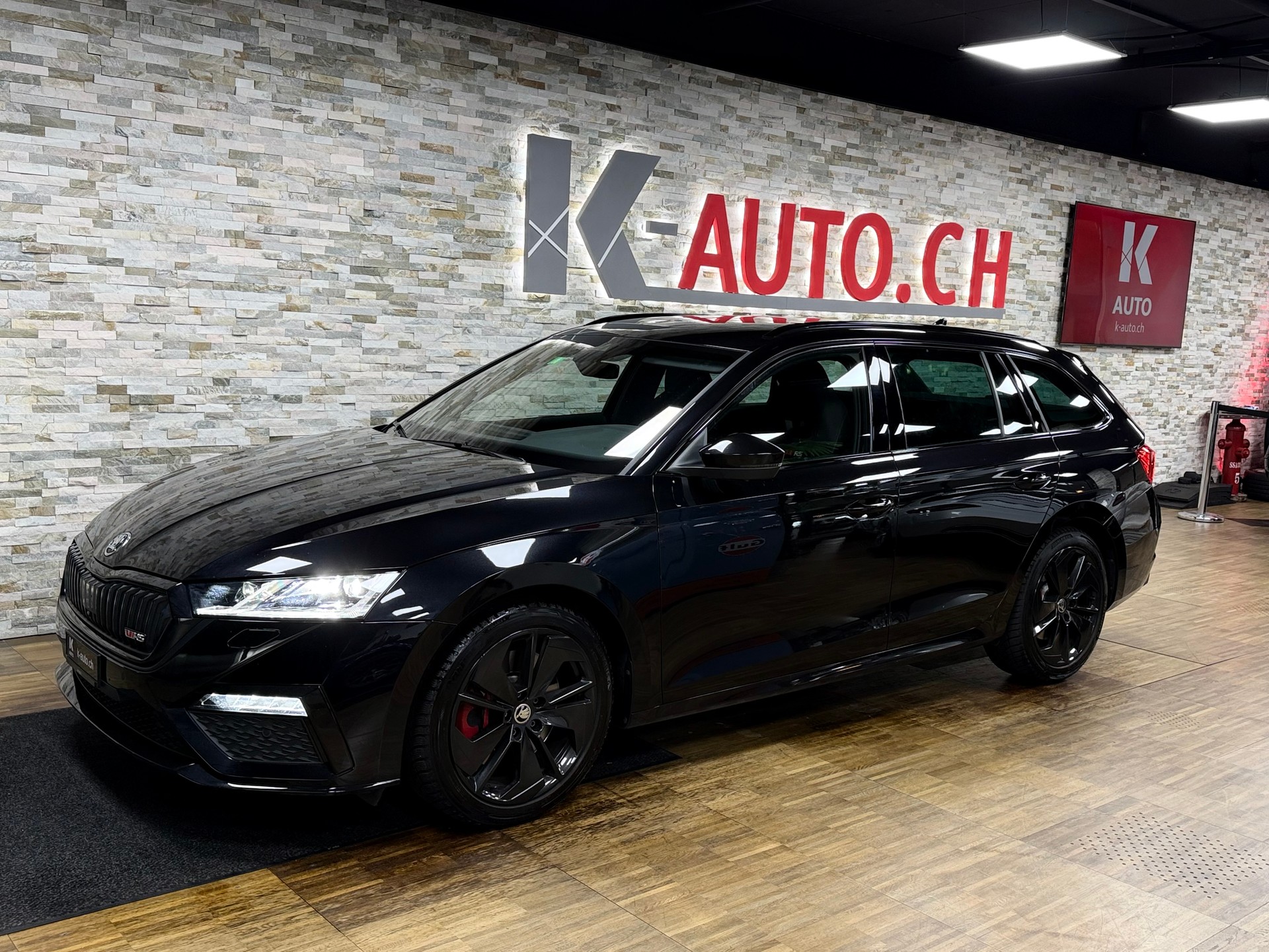 SKODA Octavia Combi 2.0 TSI DSG RS-image-1