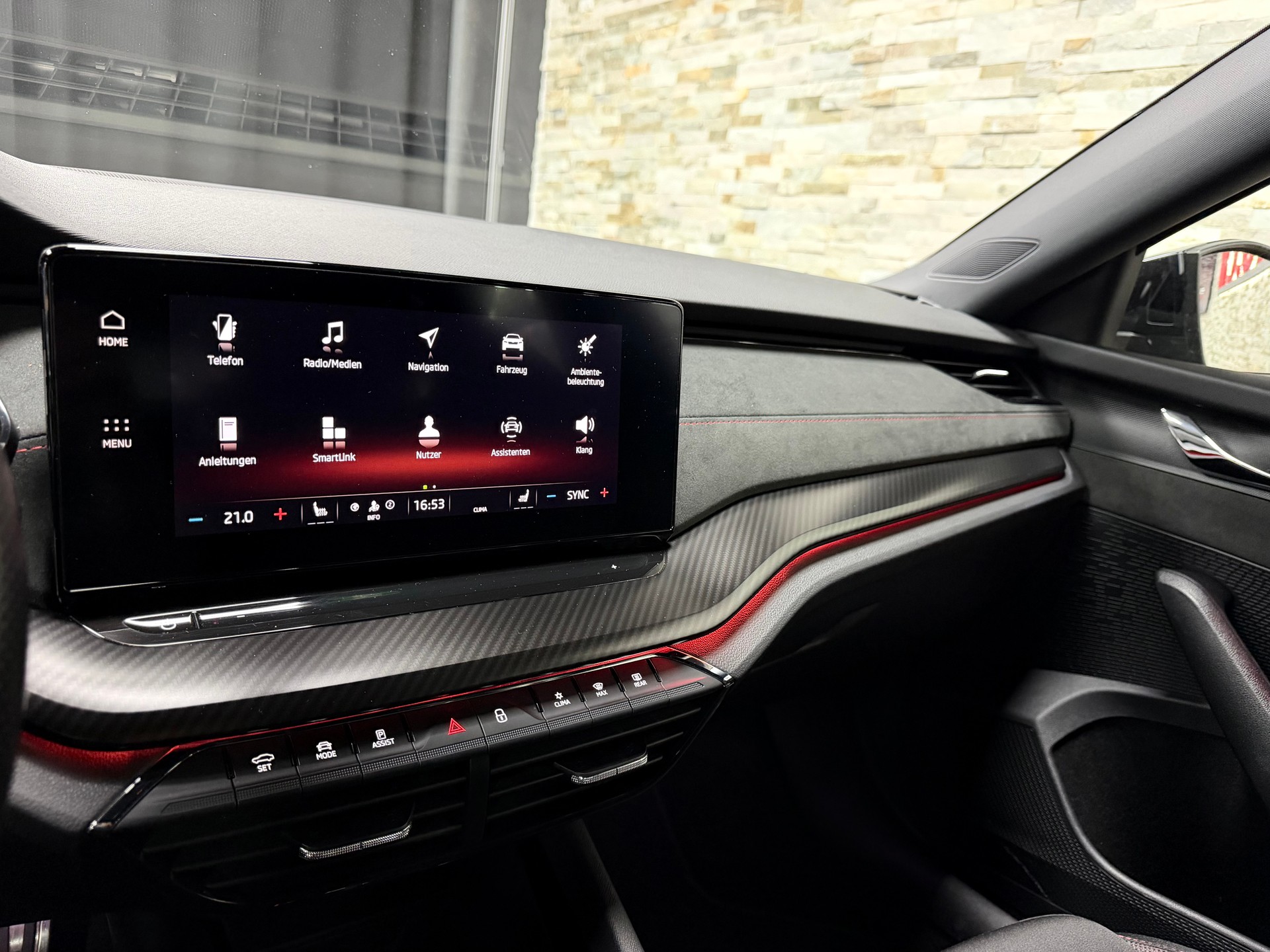 SKODA Octavia Combi 2.0 TSI DSG RS-image-17