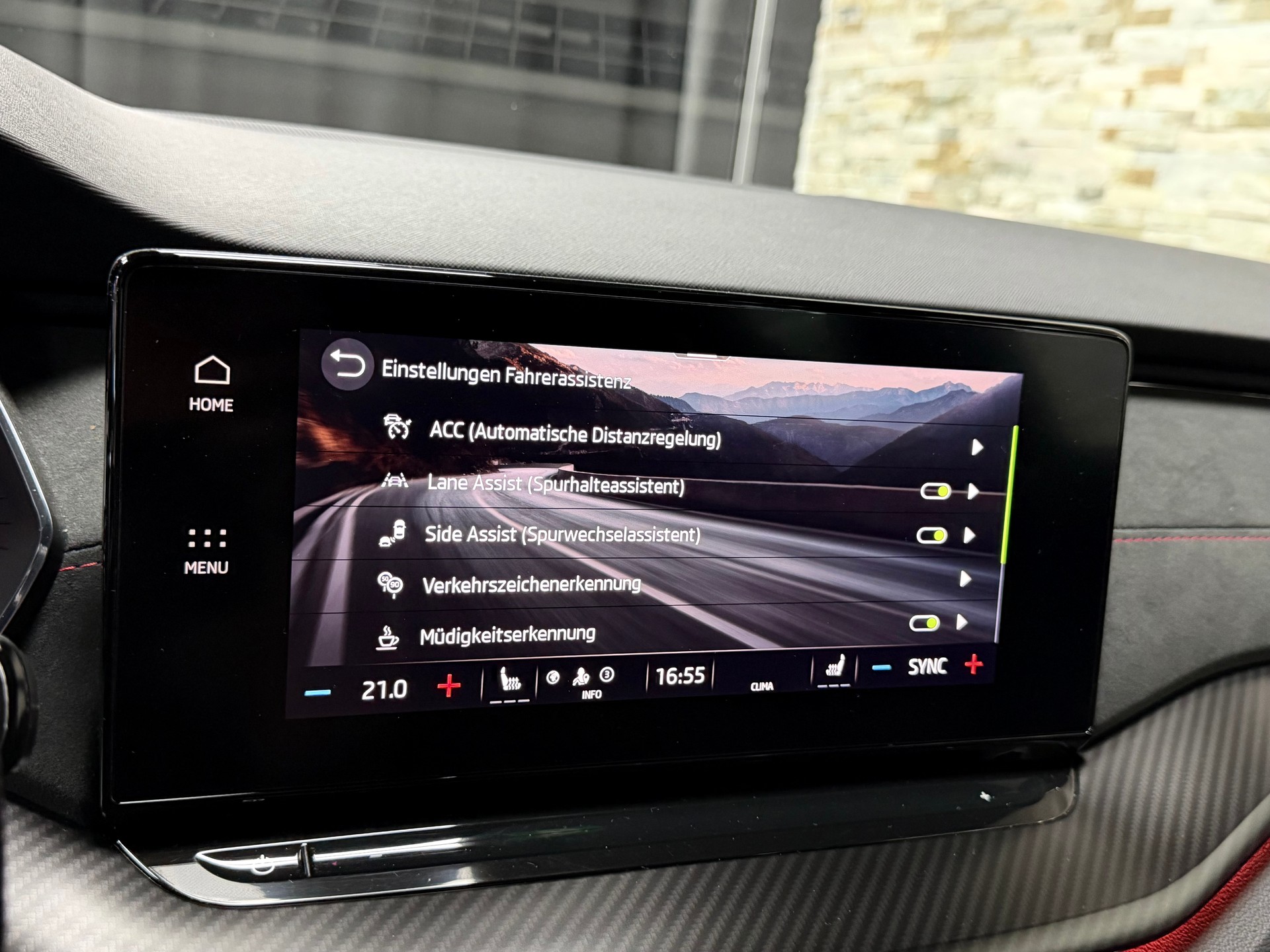 SKODA Octavia Combi 2.0 TSI DSG RS-image-21