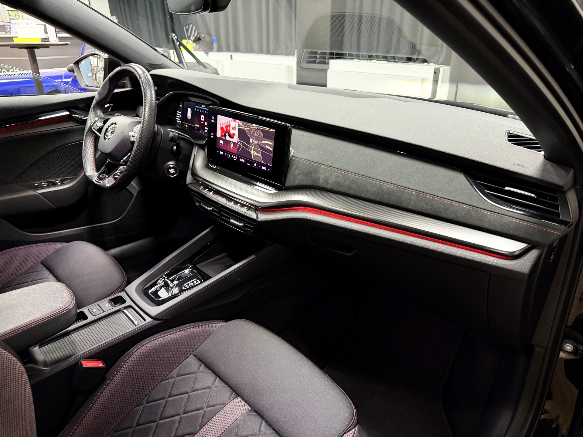 SKODA Octavia Combi 2.0 TSI DSG RS-image-29