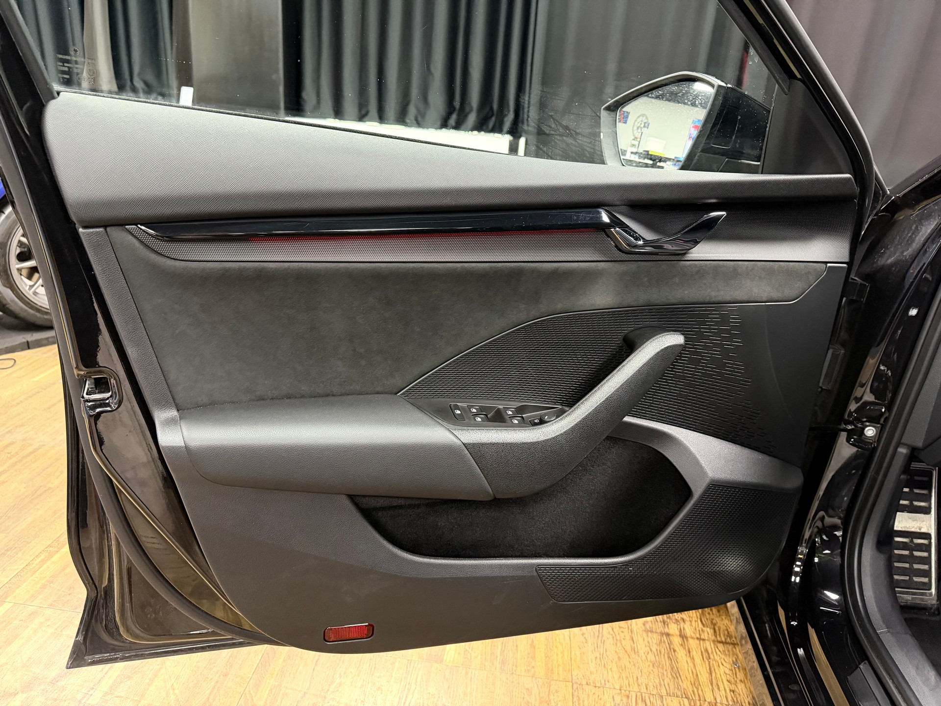 SKODA Octavia Combi 2.0 TSI DSG RS-image-11
