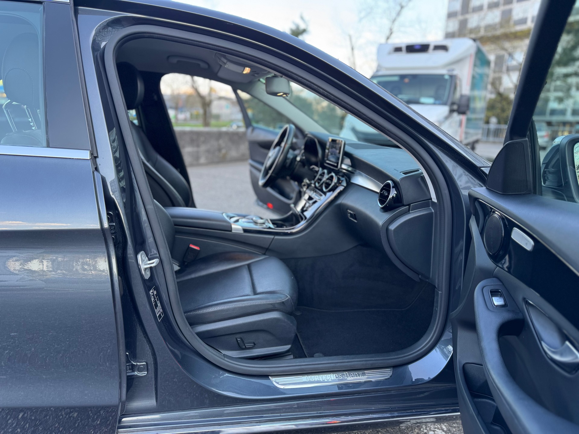 MERCEDES-BENZ C 180 Avantgarde 7G-Tronic-image-12