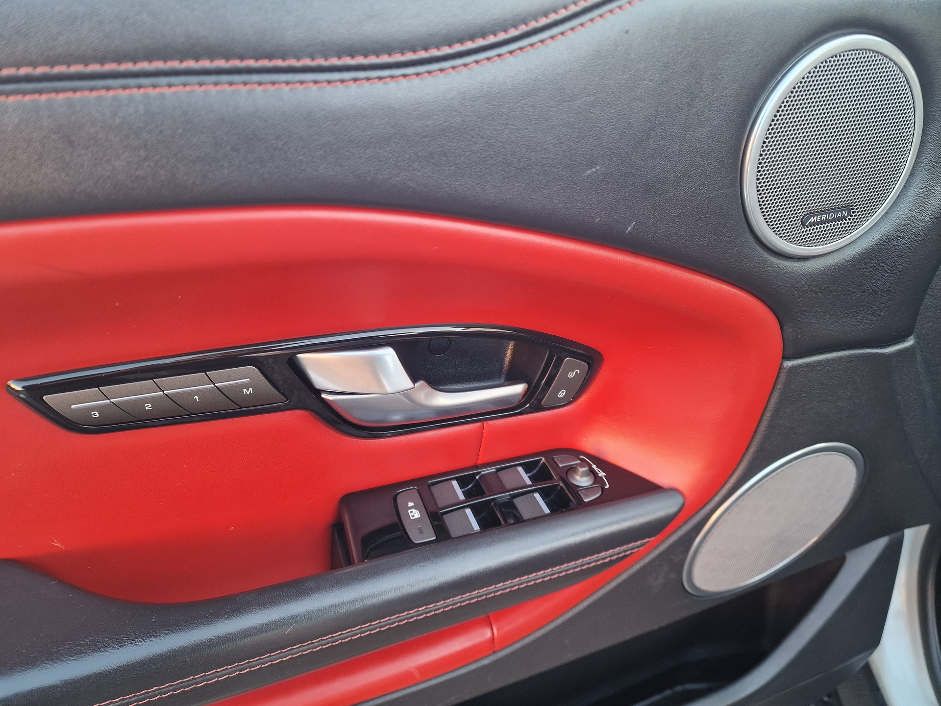 LAND ROVER Evoque 2.0TD4 HSE Dynamic-image-20