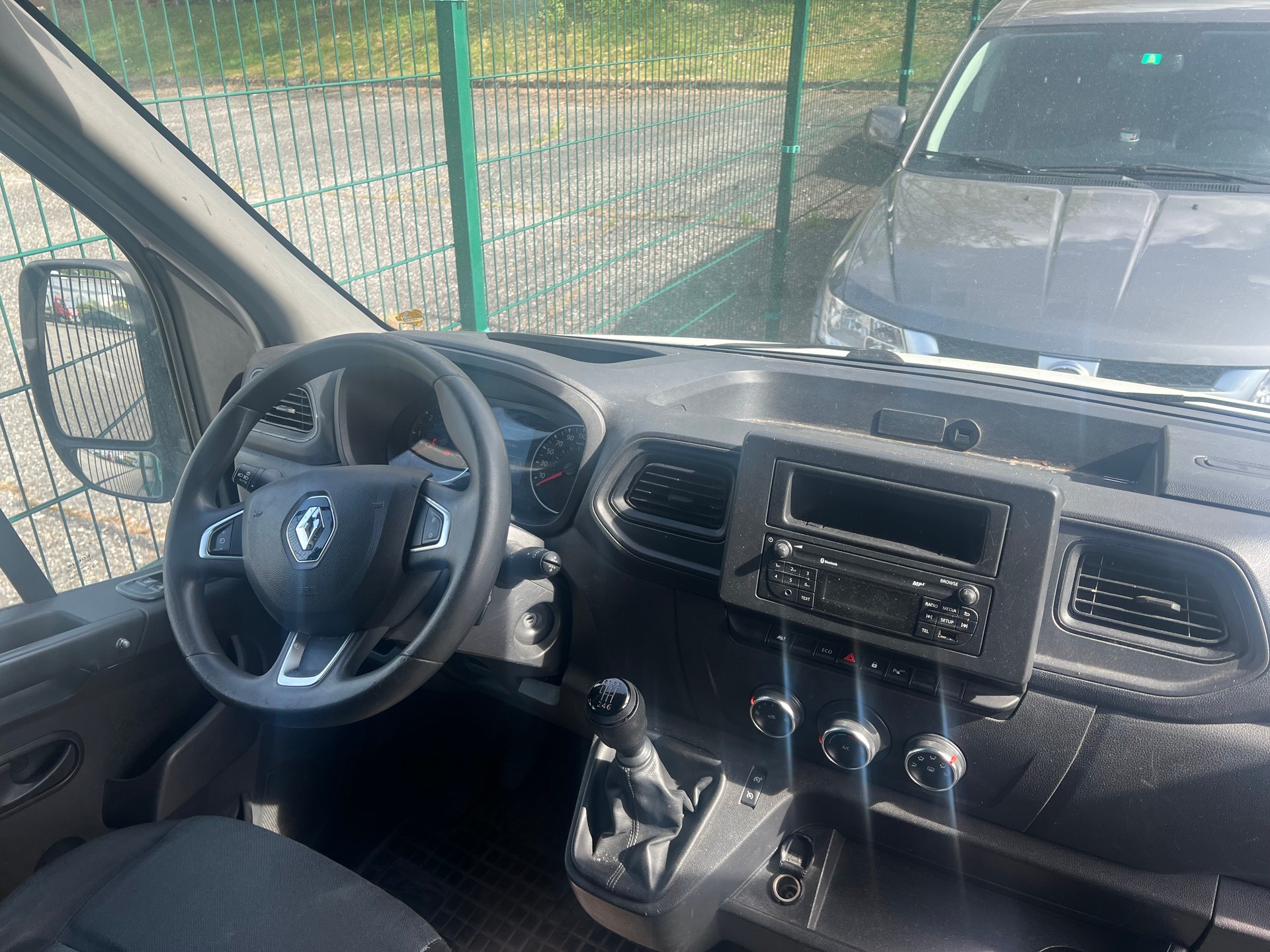 RENAULT Master T33 2.3dCi 135 L2H2 3 places-image-7