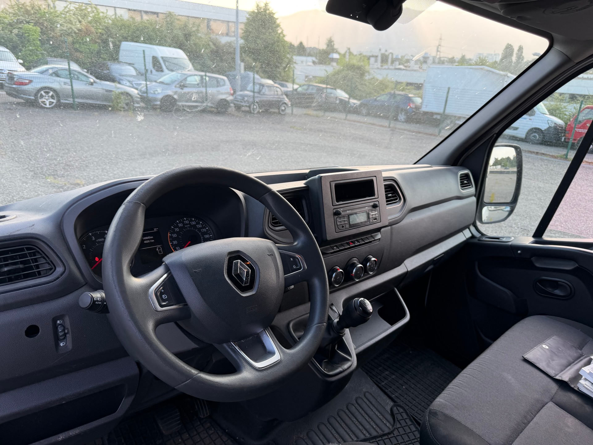 RENAULT Master T33 2.3dCi 135 L2H2 3 places-image-11
