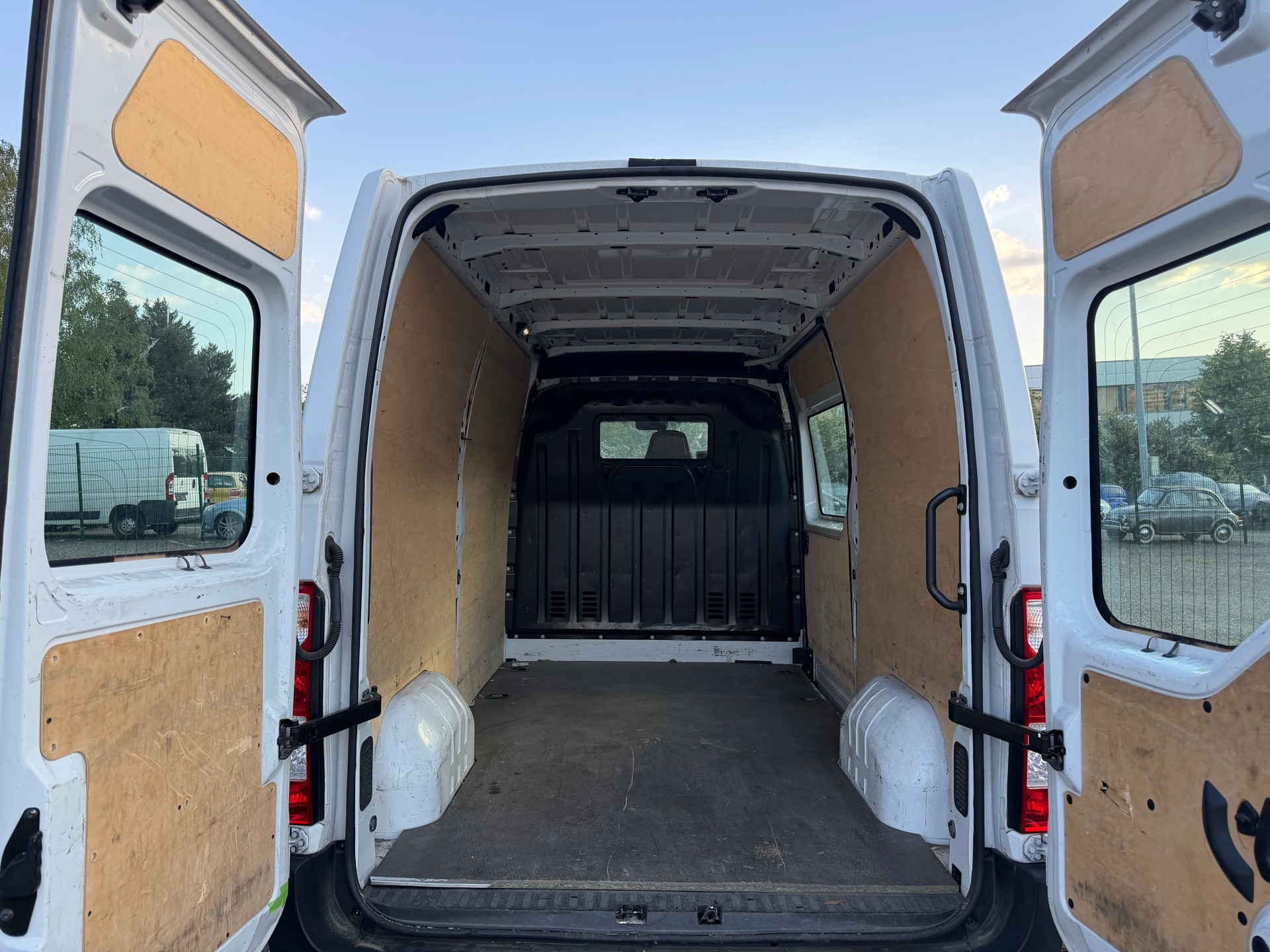 RENAULT Master T33 2.3dCi 135 L2H2 3 places-image-10