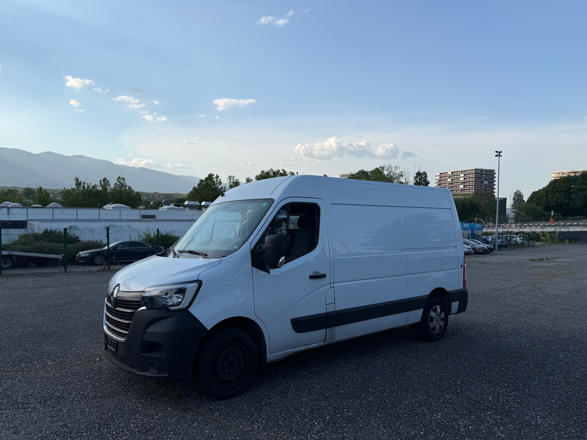 RENAULT Master T33 2.3dCi 135 L2H2 3 places-image-12