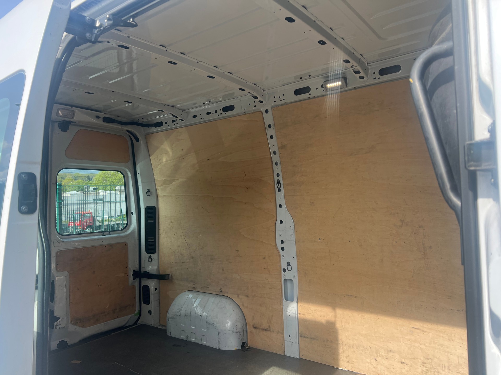 RENAULT Master T33 2.3dCi 135 L2H2 3 places-image-5