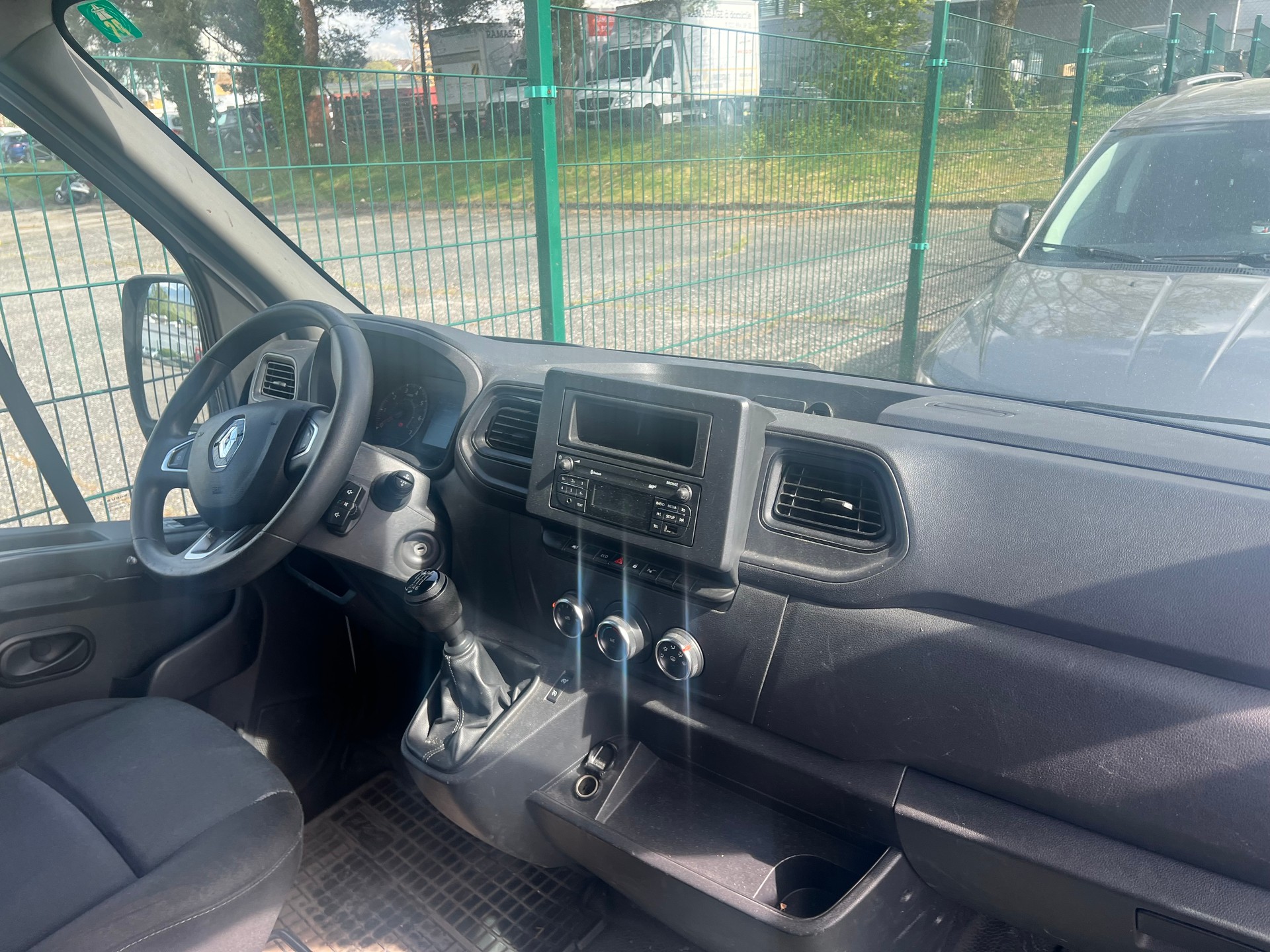 RENAULT Master T33 2.3dCi 135 L2H2 3 places-image-4
