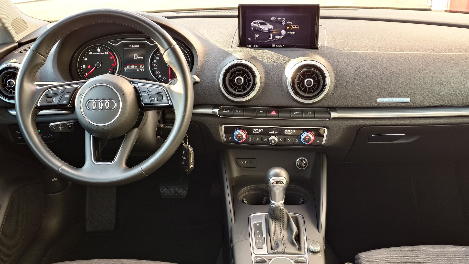 AUDI A3 Sportback 40 TFSI Sport quattro S-tronic-image-11