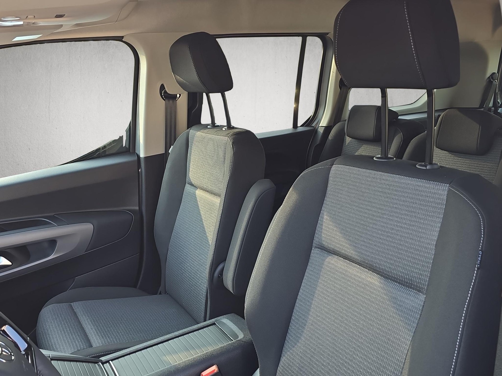 TOYOTA Proace City Verso L2 1.5 HDi 130 Trend-image-9