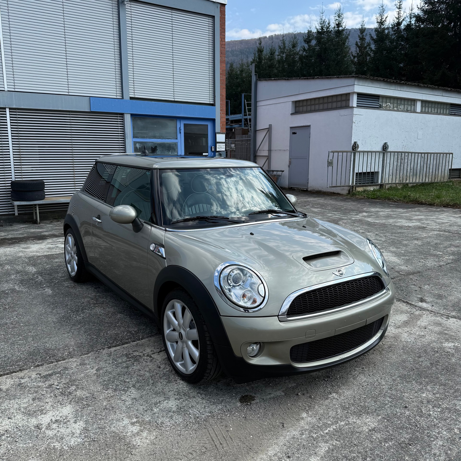 MINI Cooper S-image-1
