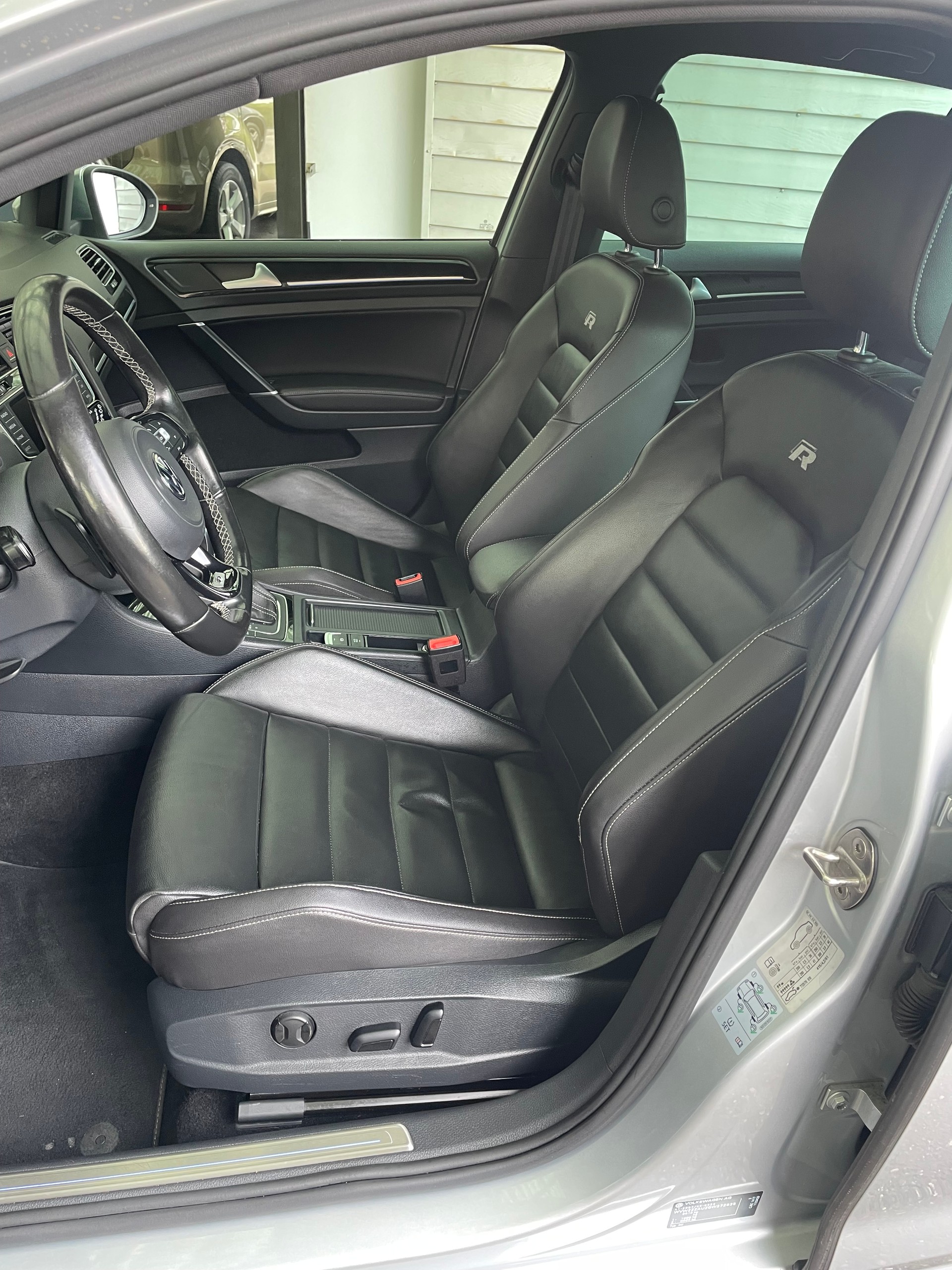 VW Golf 2.0 TSI R 4Motion DSG-image-7
