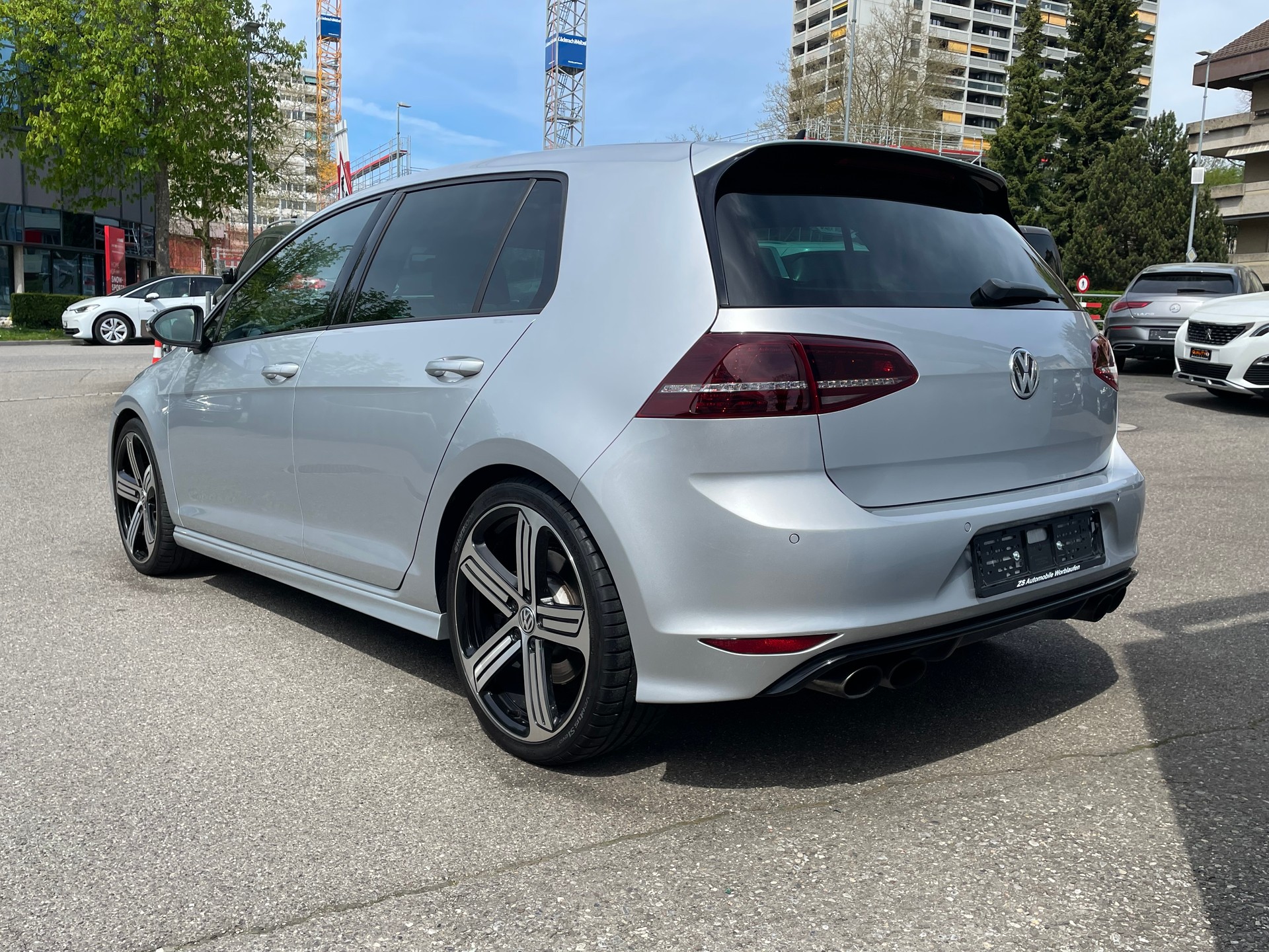 VW Golf 2.0 TSI R 4Motion DSG-image-2