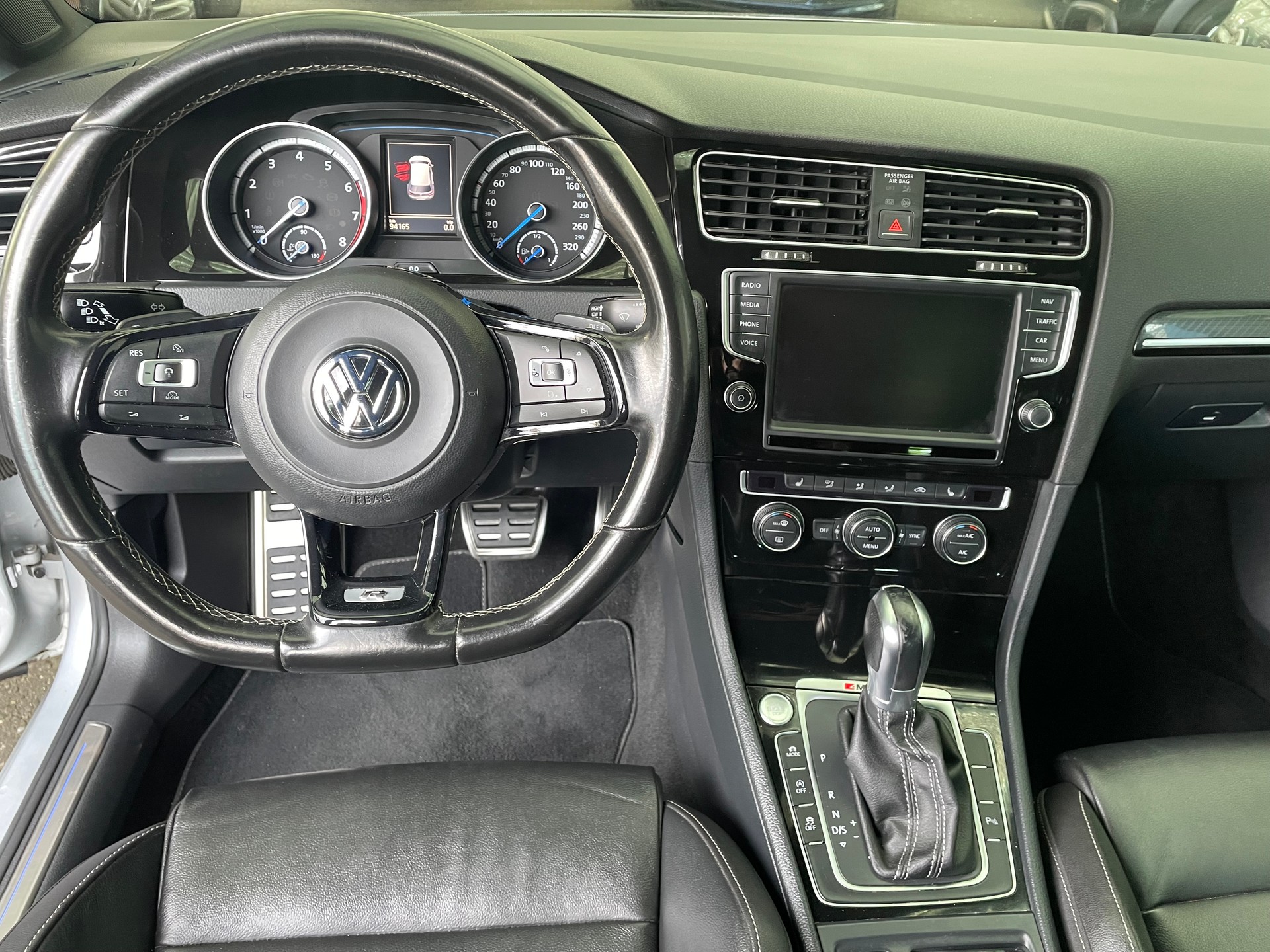 VW Golf 2.0 TSI R 4Motion DSG-image-9