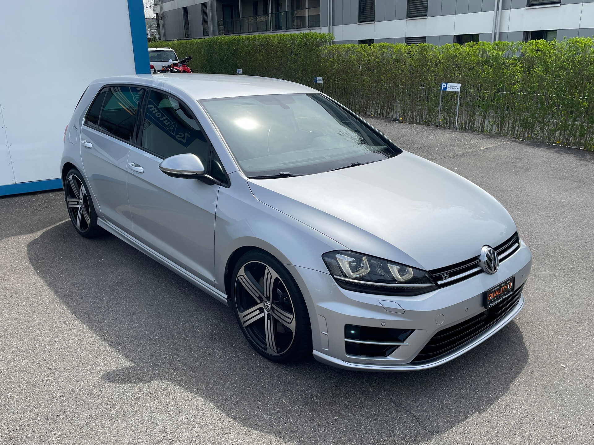VW Golf 2.0 TSI R 4Motion DSG-image-4