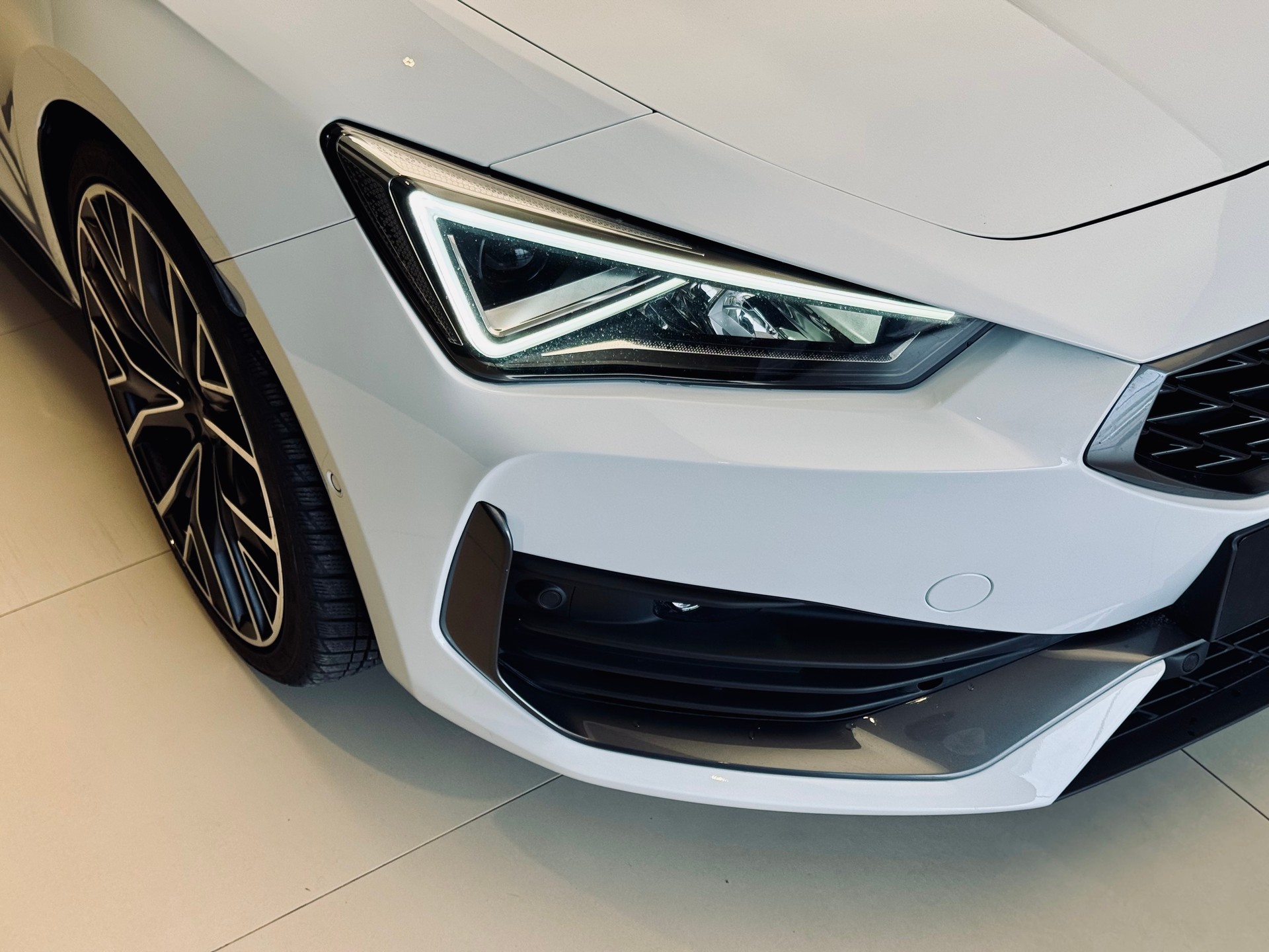 CUPRA LEON ST 2.0 TSI DSG-image-3