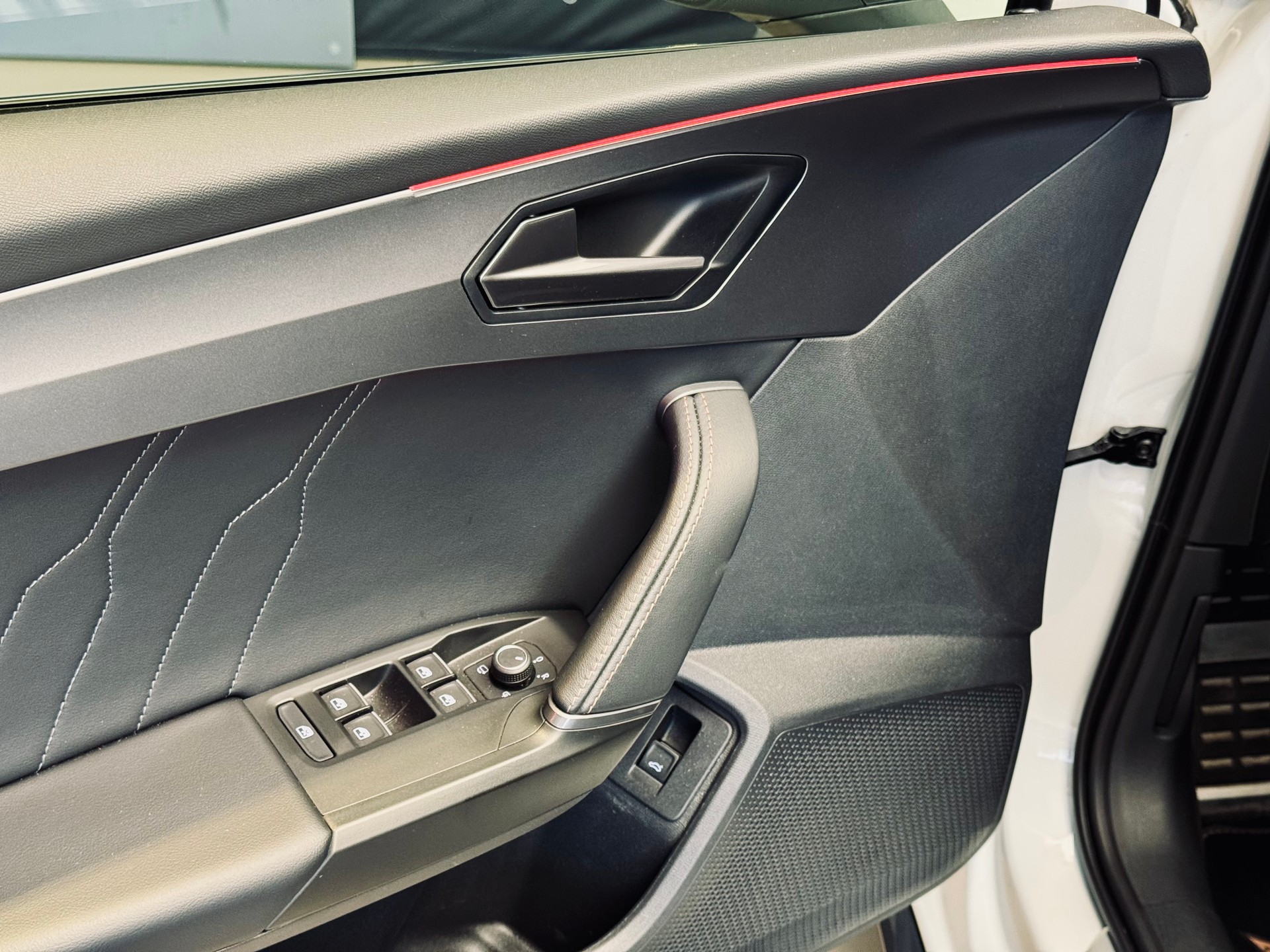 CUPRA LEON ST 2.0 TSI DSG-image-11