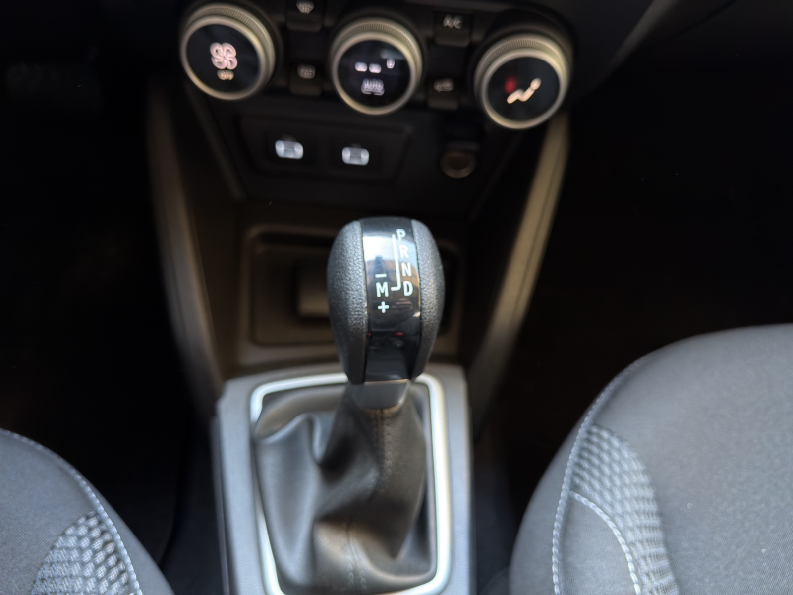 DACIA Duster TCe 150 Journey EDC 4x2-image-21