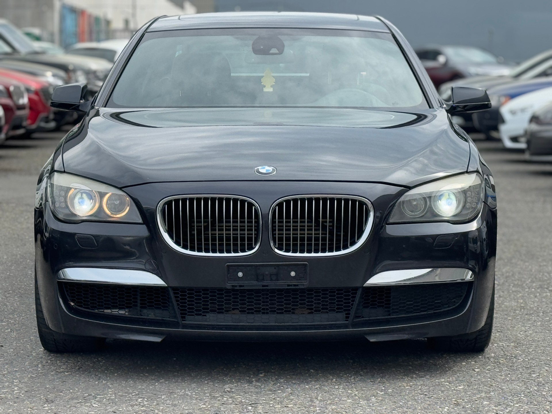 BMW 750i xDrive-image-0