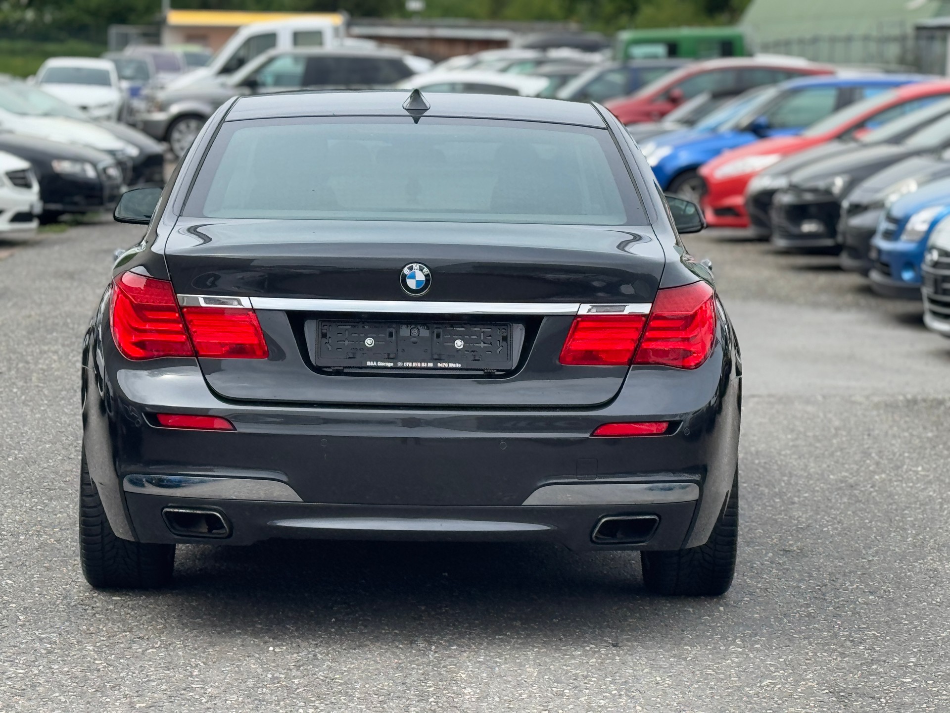 BMW 750i xDrive-image-4