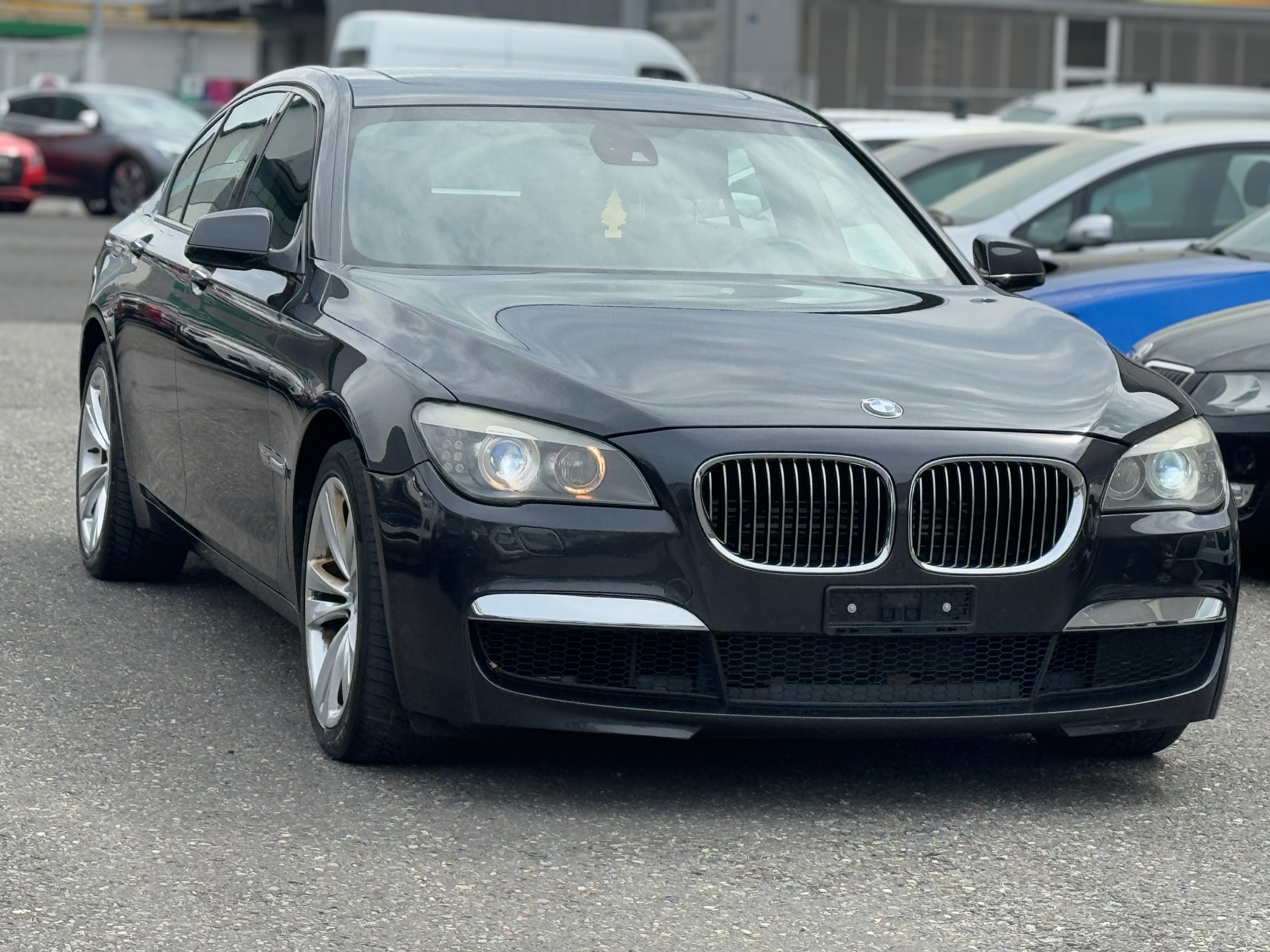 BMW 750i xDrive-image-1