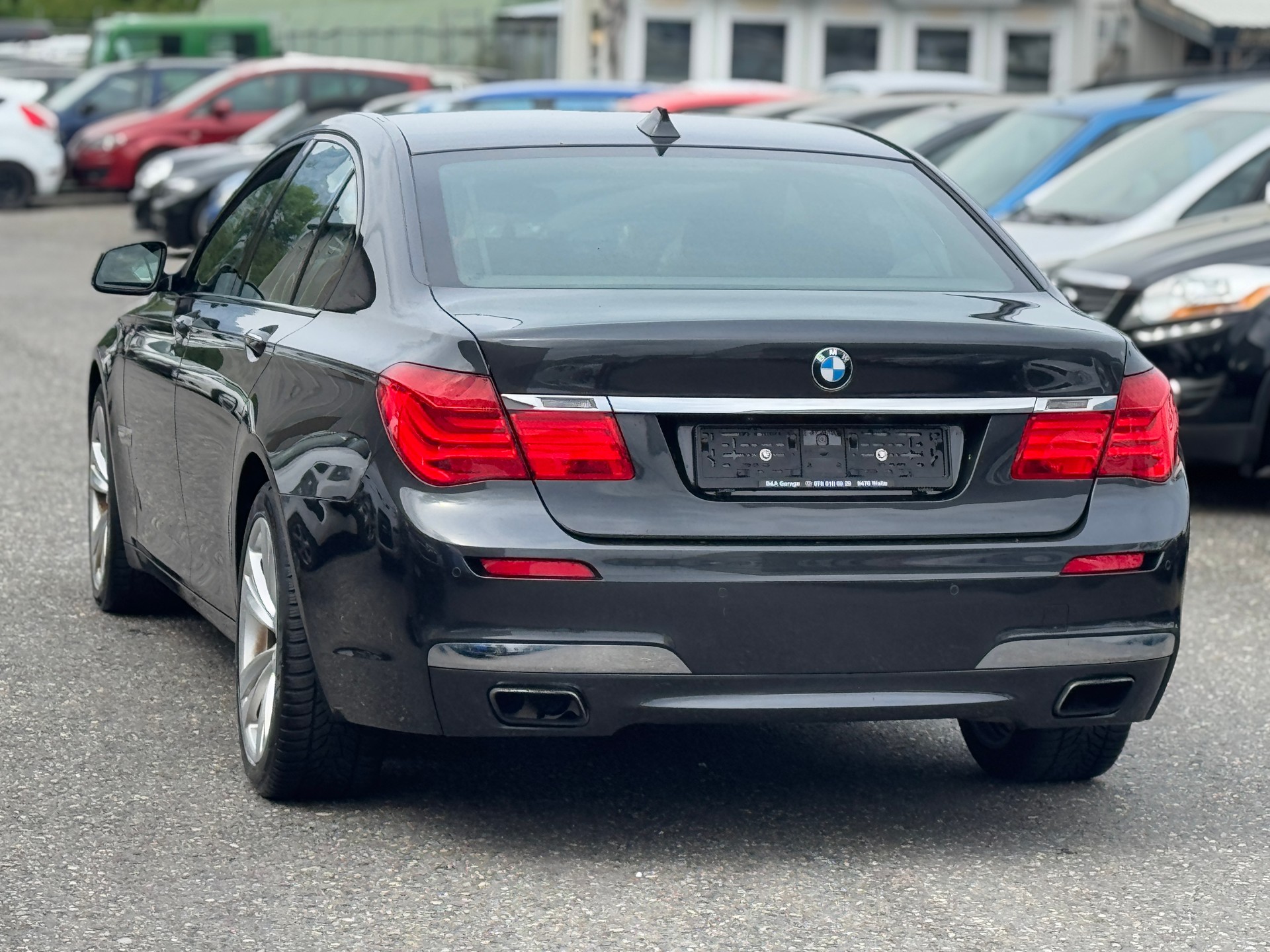 BMW 750i xDrive-image-3