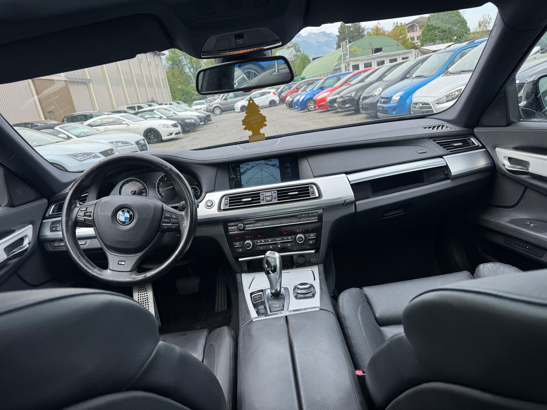 BMW 750i xDrive-image-7